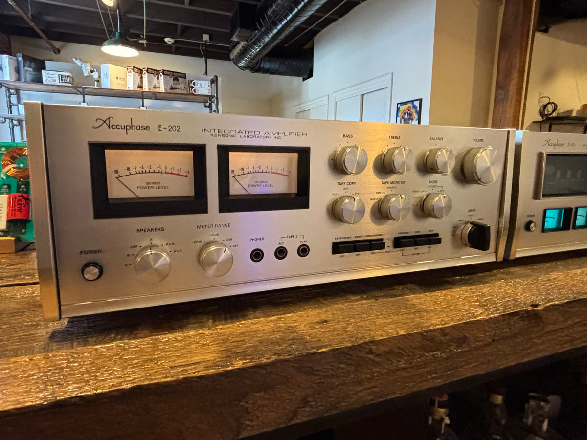 【激レア‼︎】Accuphase E-202 Accuphase E-202 Integrated & T-101 Tuner Rising Sun