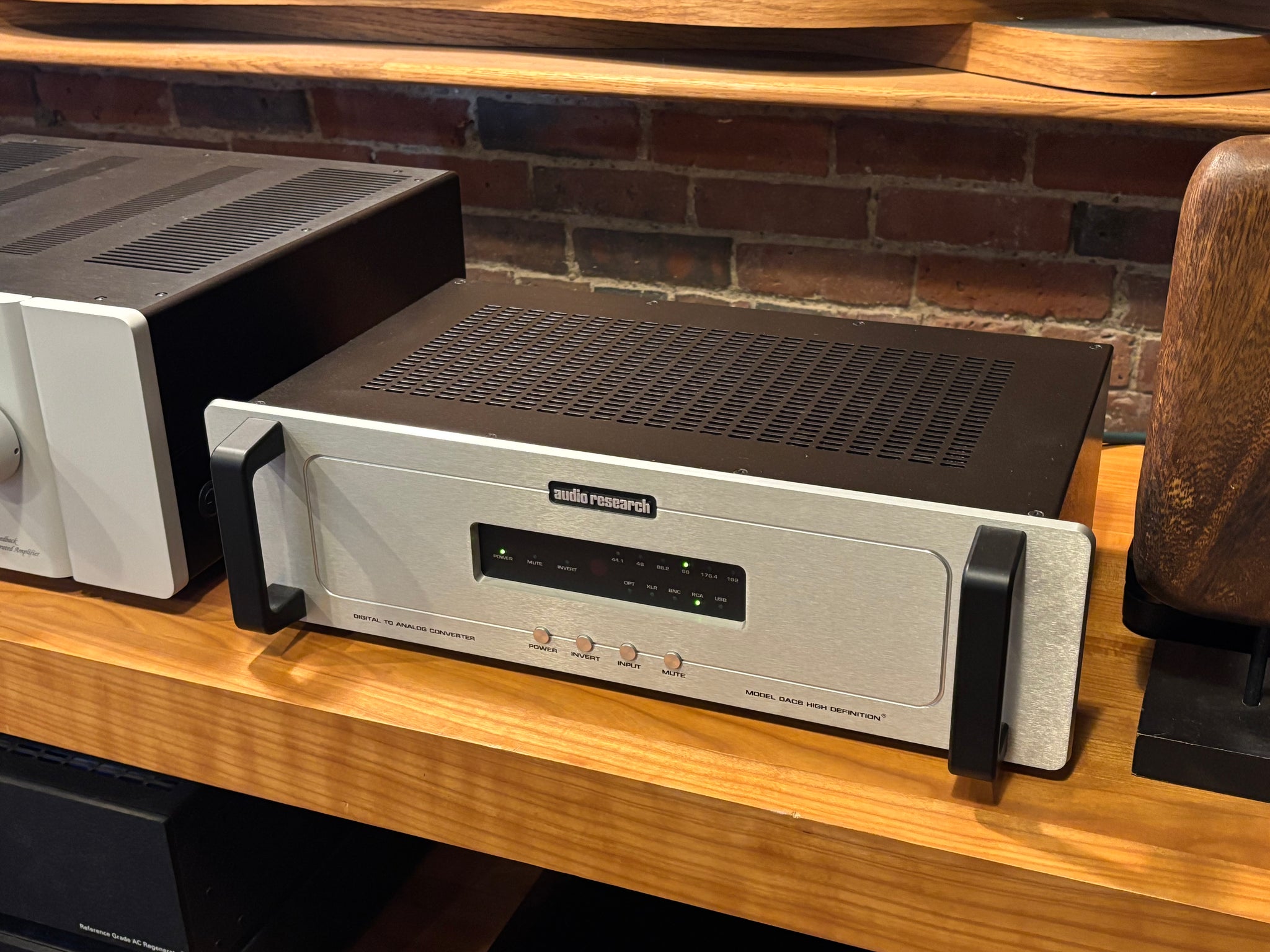 Audio Research DAC 8 - Reference Quality Digital Converter – Holt