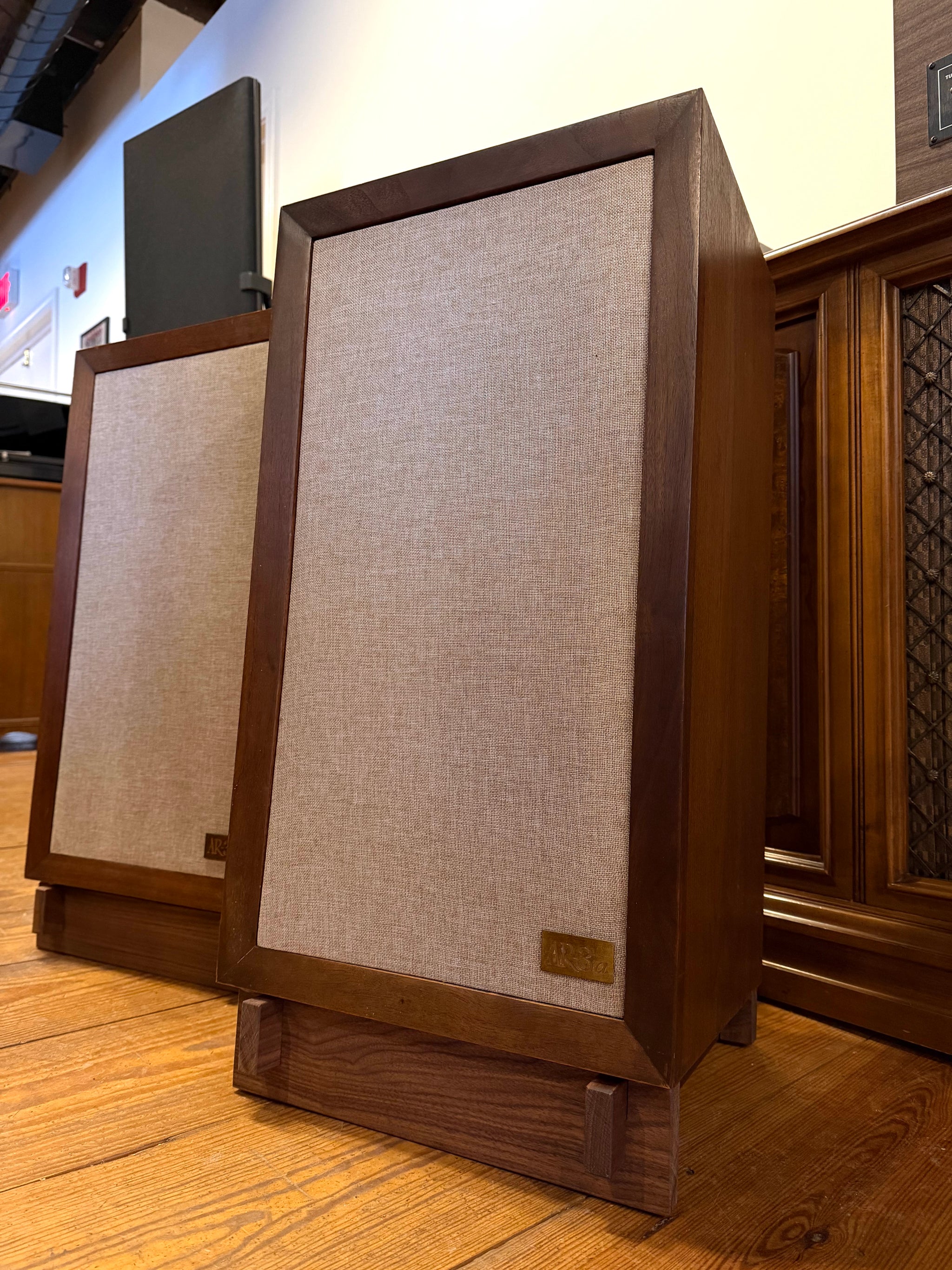 Acoustic Research AR3a - Timeless Look, Classic Sound - SOLD