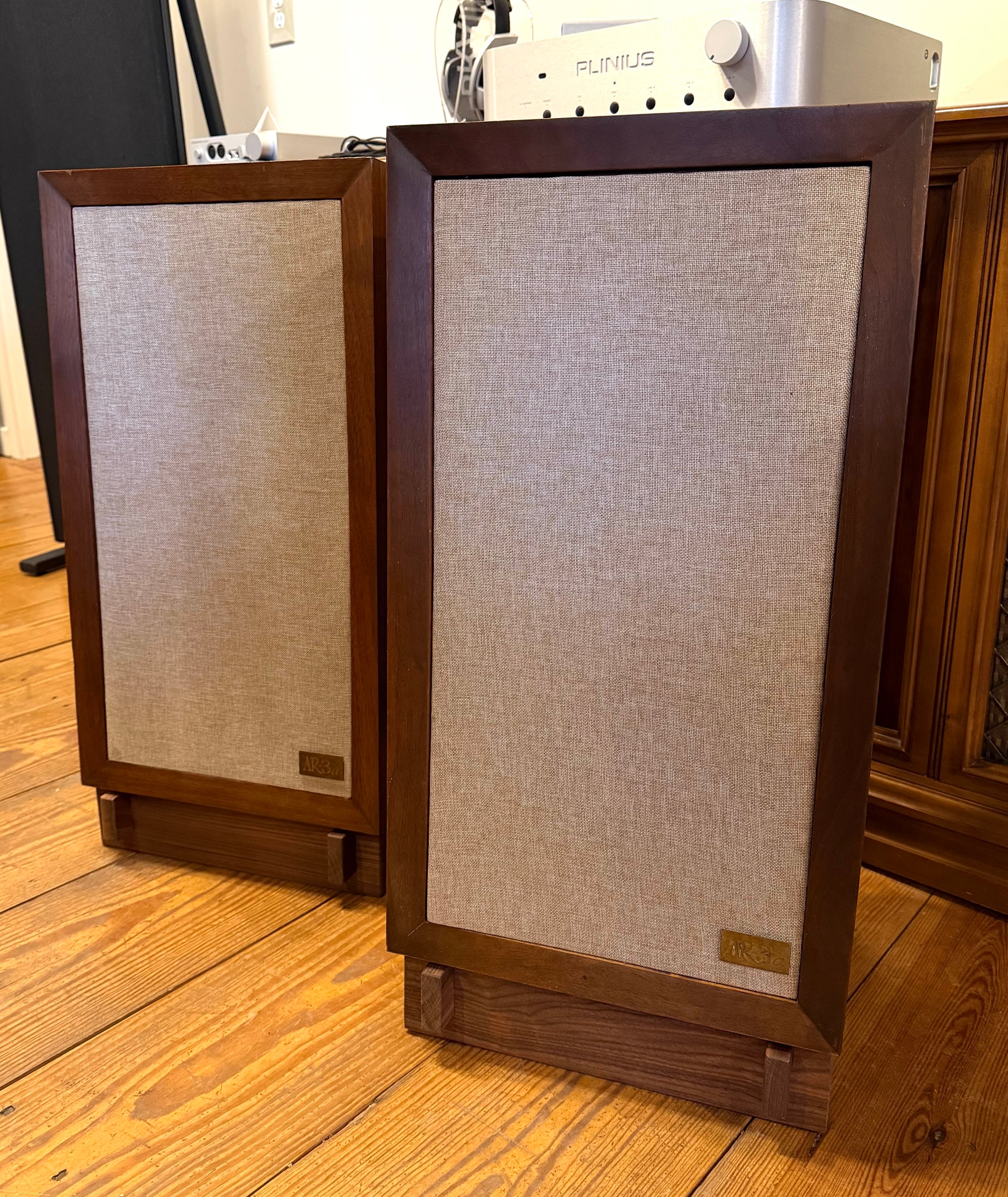 Acoustic Research AR3a - Timeless Look, Classic Sound - SOLD