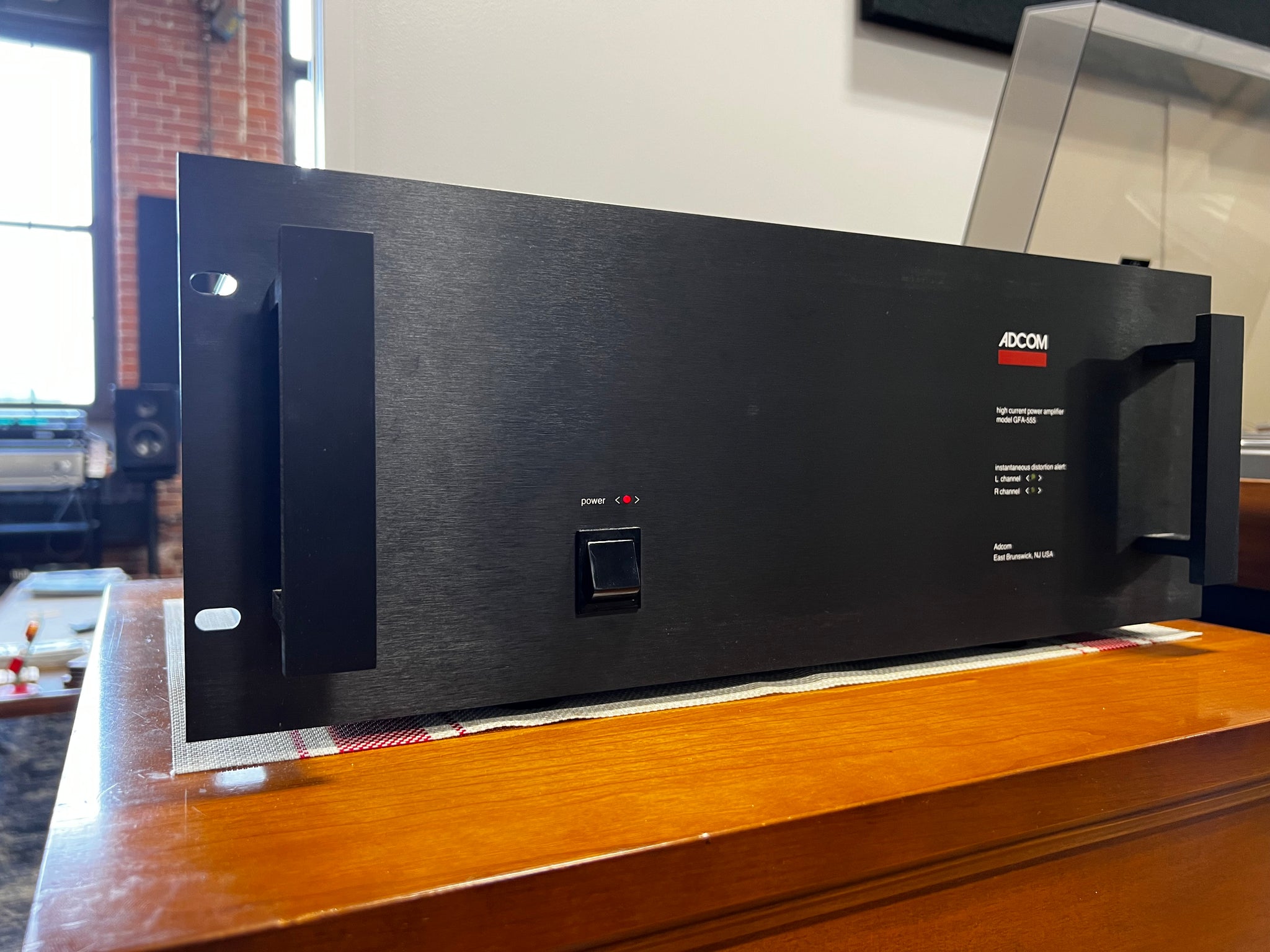 Adcom GFA-555 Power Amplifier, Pure Power - SOLD – Holt Hill Audio