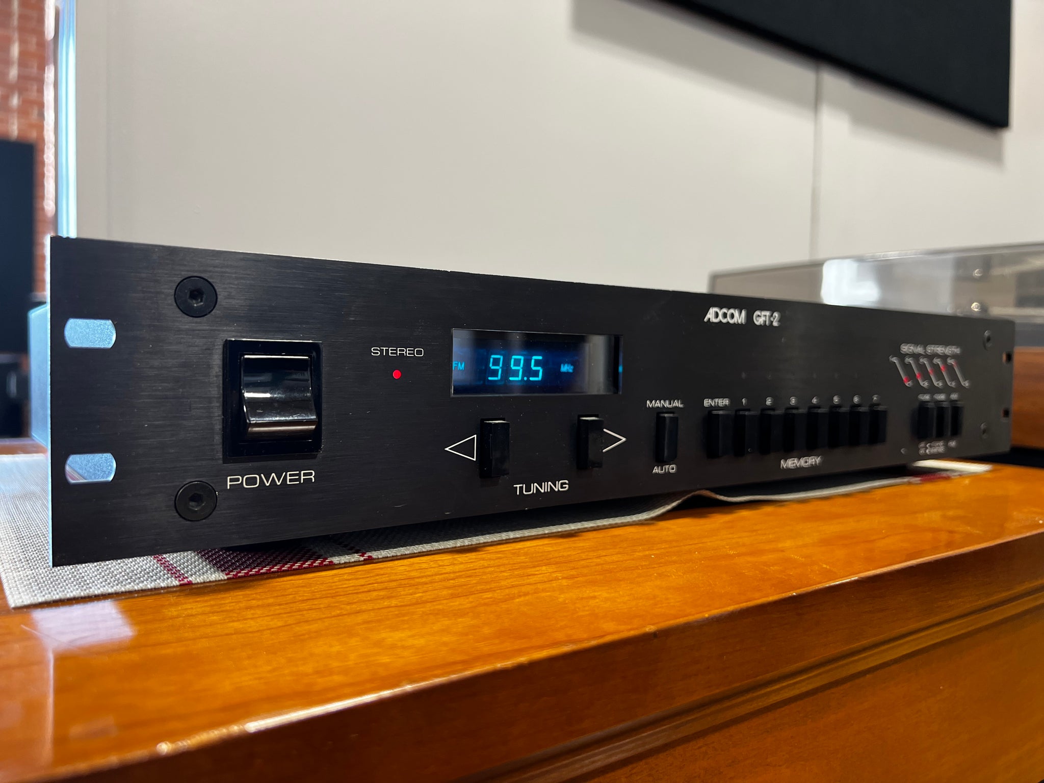 Adcom GFT-2 AM/FM Stereo Tuner - SOLD – Holt Hill Audio