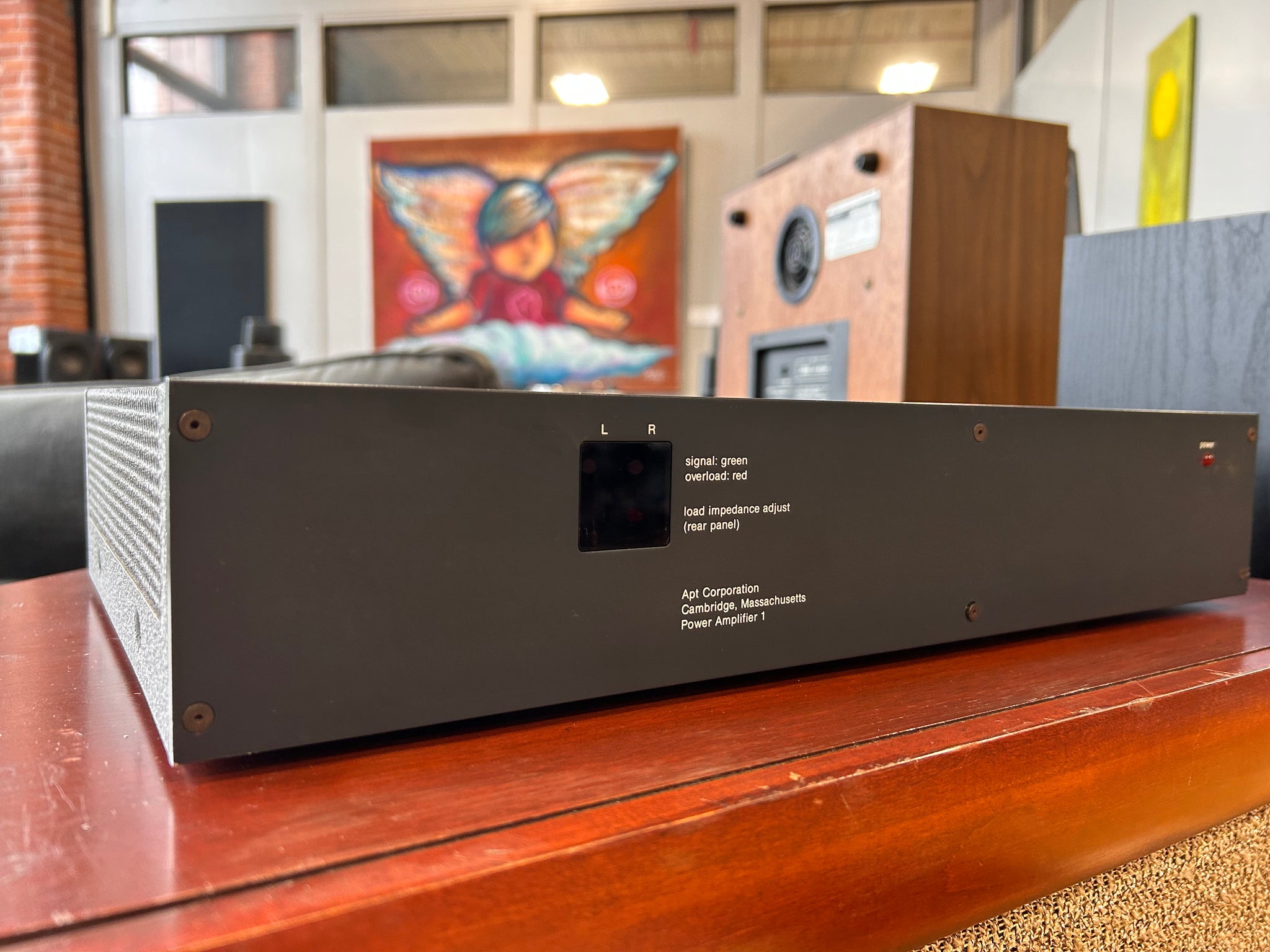 AptPowerAmplifier01_2048x.jpg?