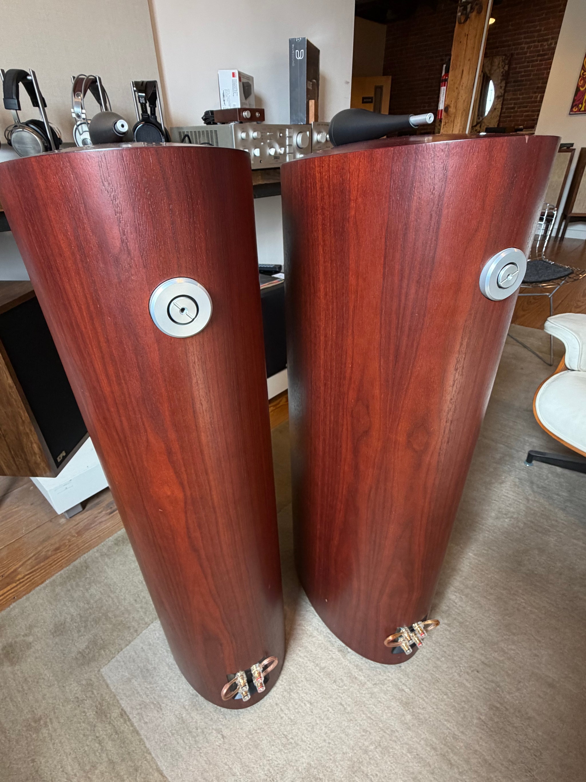 B&W 803S Loudspeakers, Floorstanding Greatness – Holt Hill Audio