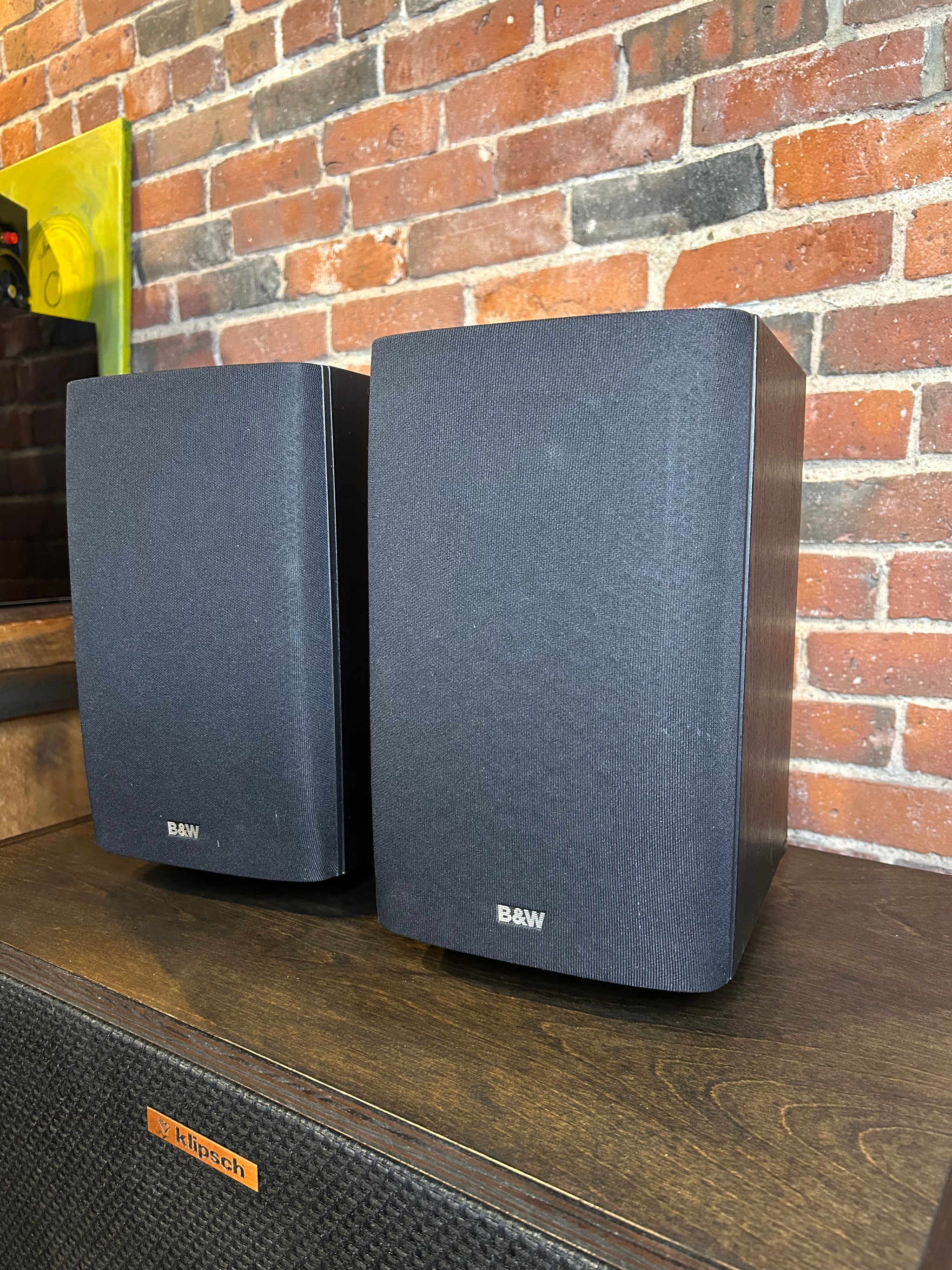 B&W DM600 S3 シリアル連番 B&W DM600 S3 Bookshelf Speakers; Bowers & Wilkins - The