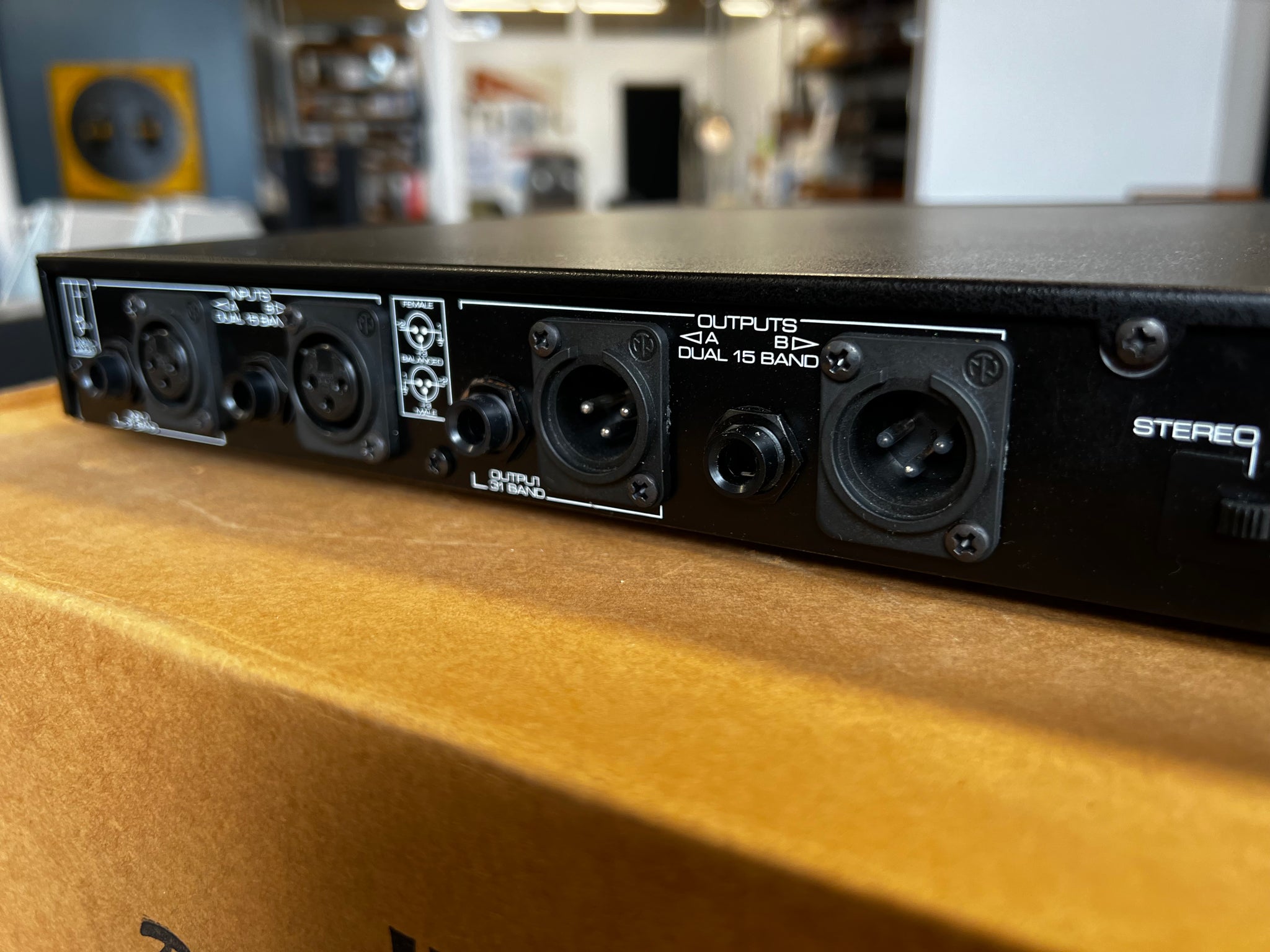 DBX1531PEqualizer04_2048x.jpg?