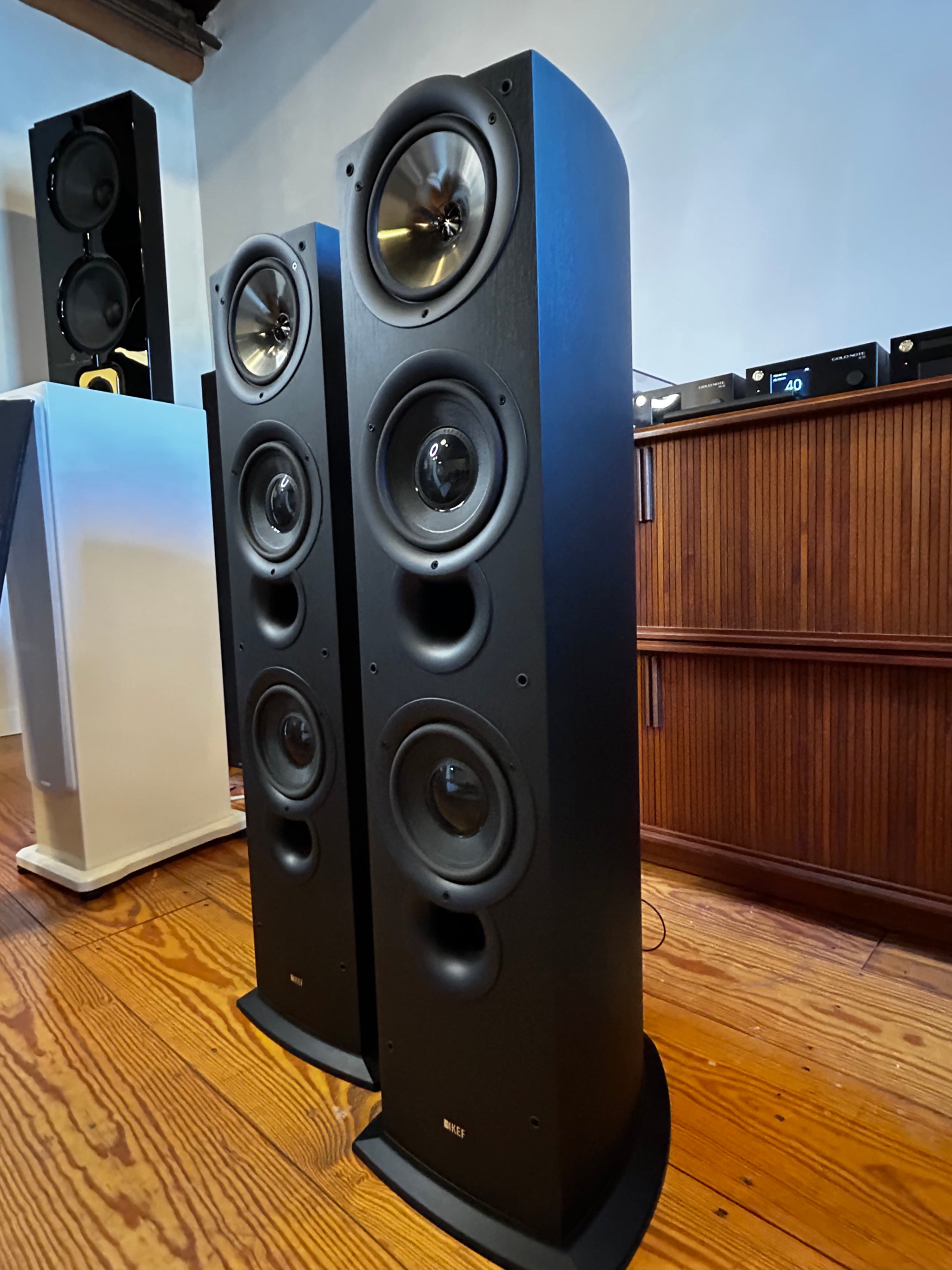 KEF iQ90 Mini-Tower Speakers, Crystal Clean Sound – Holt Hill Audio