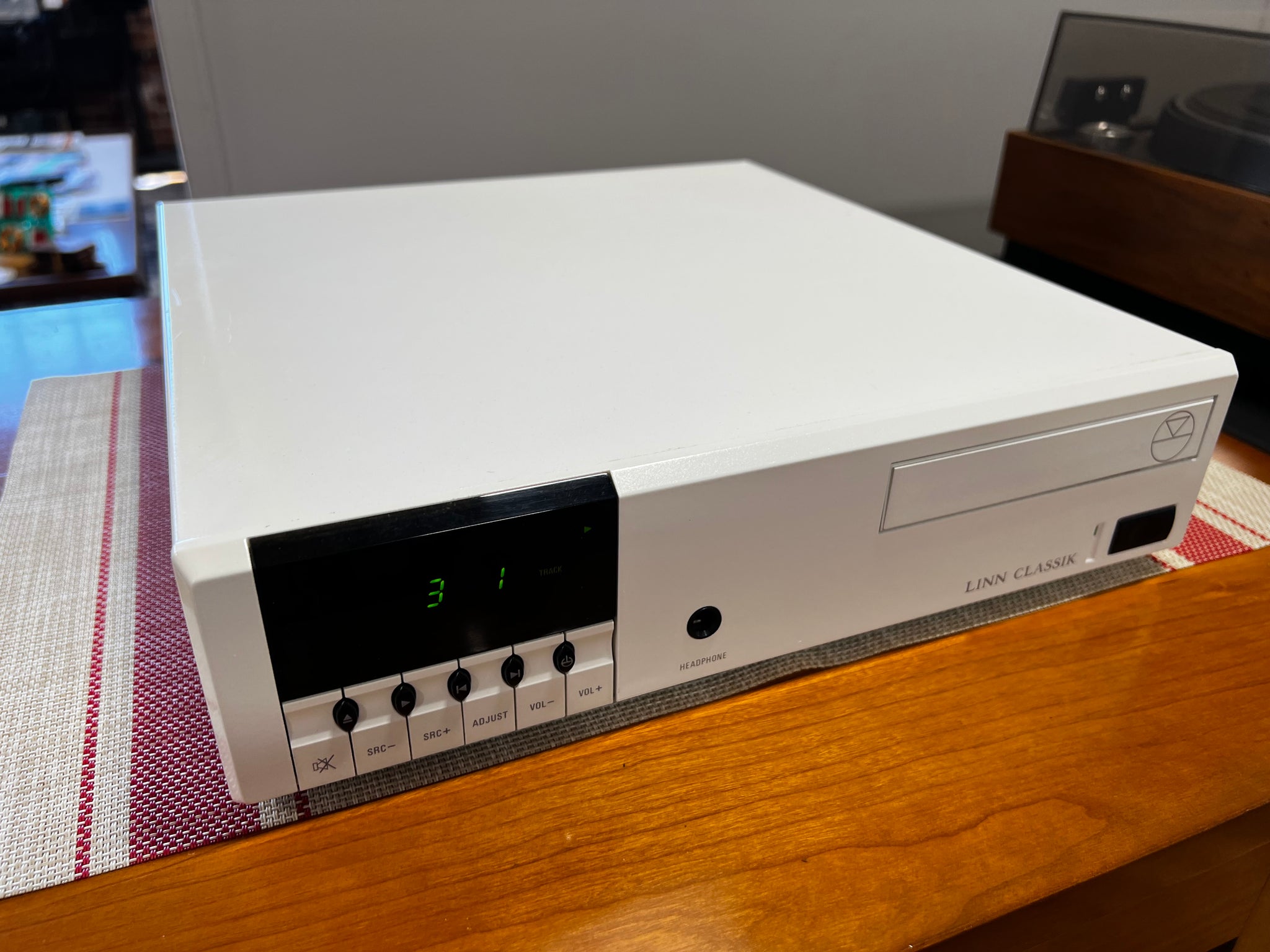 Linn Classik CD Receiver, Compact Cool – Holt Hill Audio
