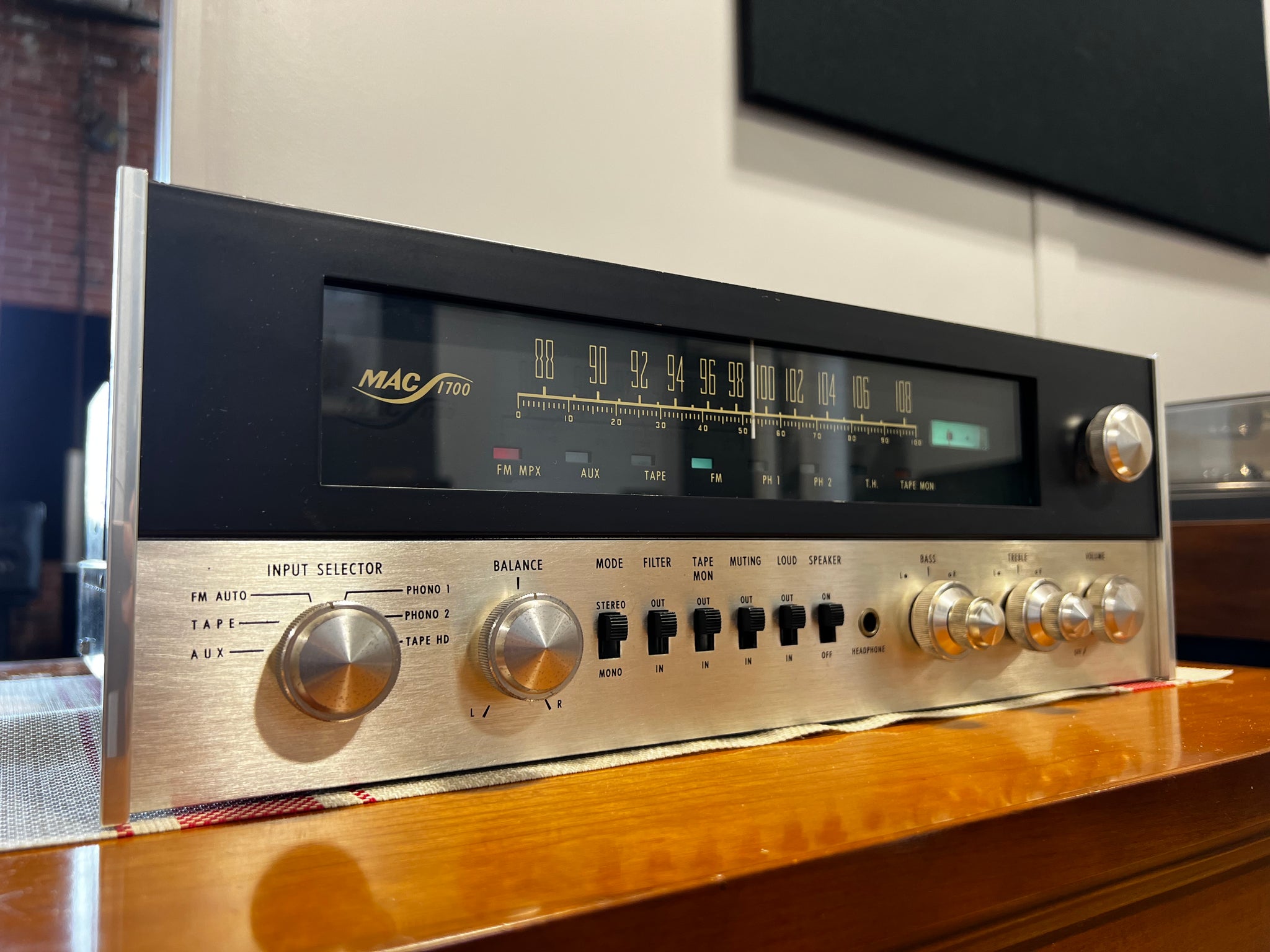 McIntoshMAC170001_2048x.jpg?v=