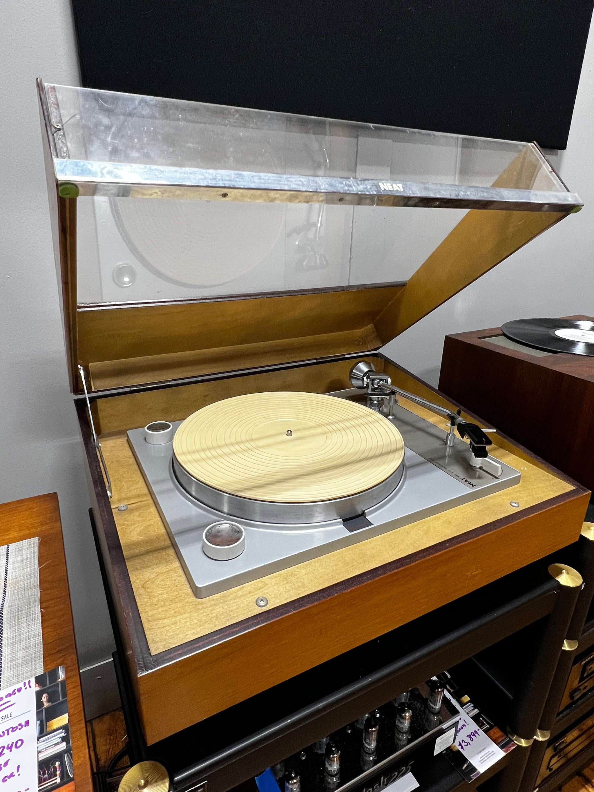 NEAT (Onkyo Denki Ltd.) NJ-811 4-speed Turntable, Neat! – Holt
