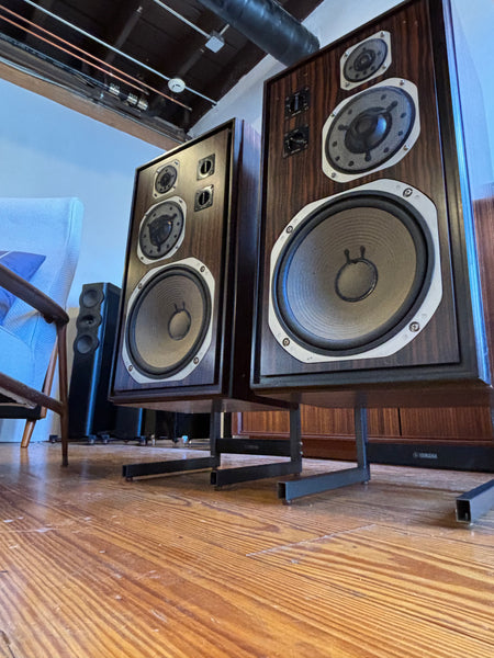 YAMAHA NS-1000 M 【京都府京丹後市】 Yamaha NS-1000 In Macassar Ebony w/ ULTRA-Rare Kangaroo Stands