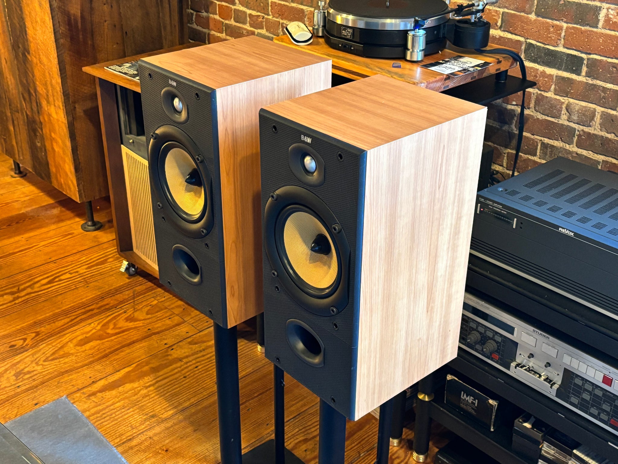 B&W DM602 / 美品 / シリアル連番 / スタンドのおまけ付き B&W DM602 S2 - The Bangers & Mash of Brit Monitors – Holt