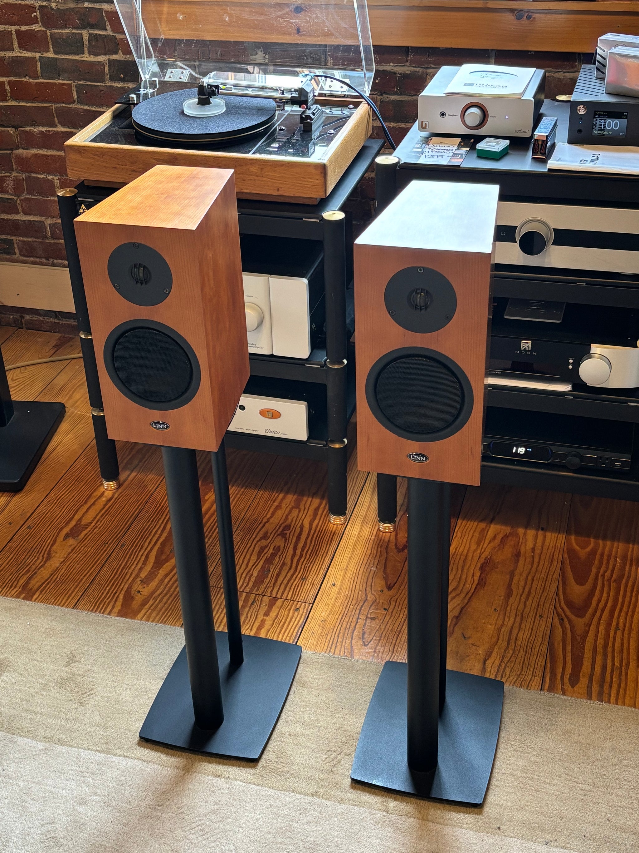Linn Katan Monitors w/Matching Linn Stands - Super Scots! – Holt