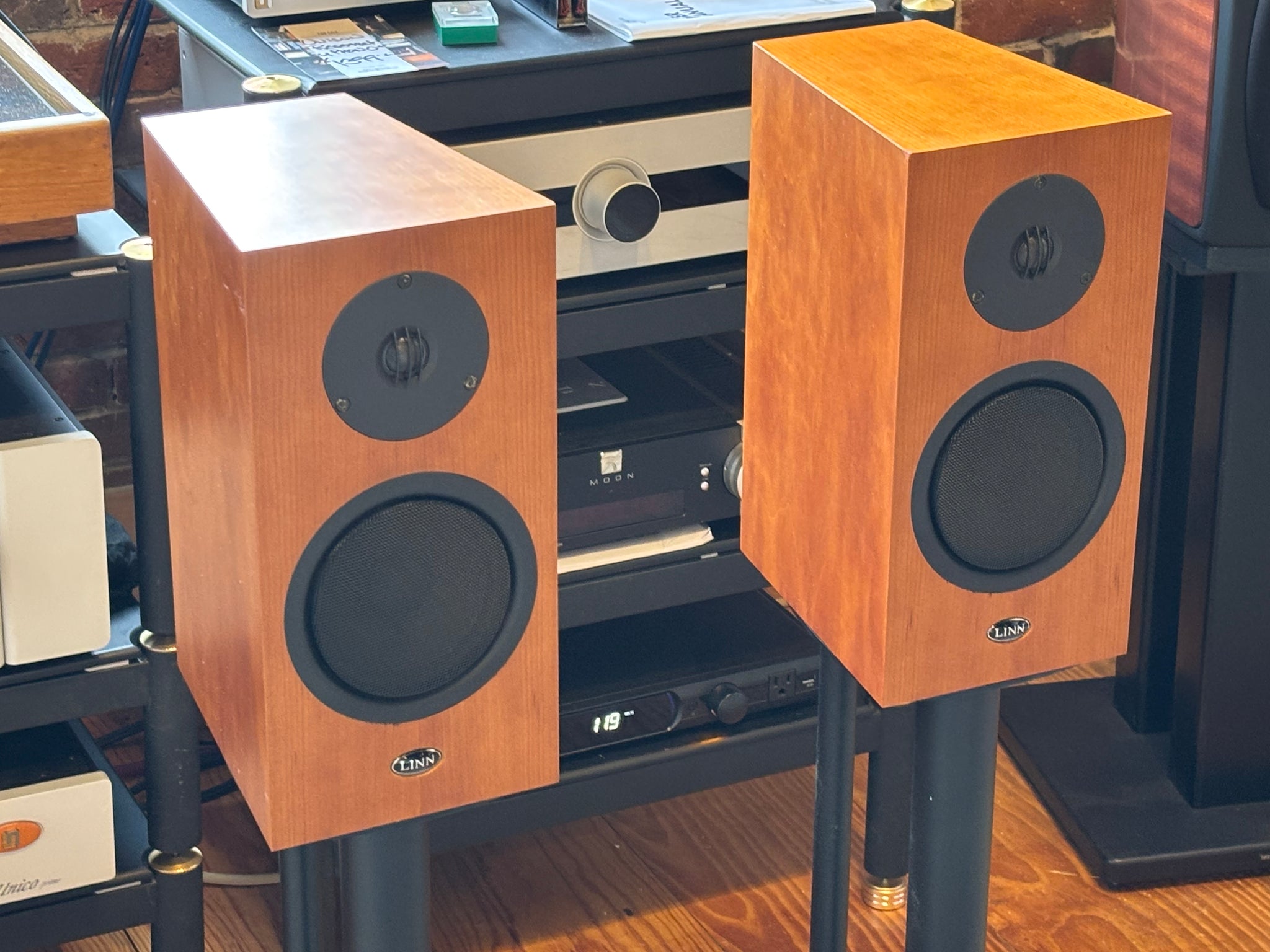 Linn Katan Monitors w/Matching Linn Stands - Super Scots! – Holt