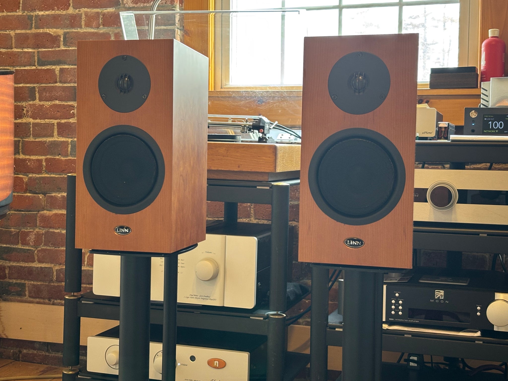 Linn Katan Monitors w/Matching Linn Stands - Super Scots! – Holt