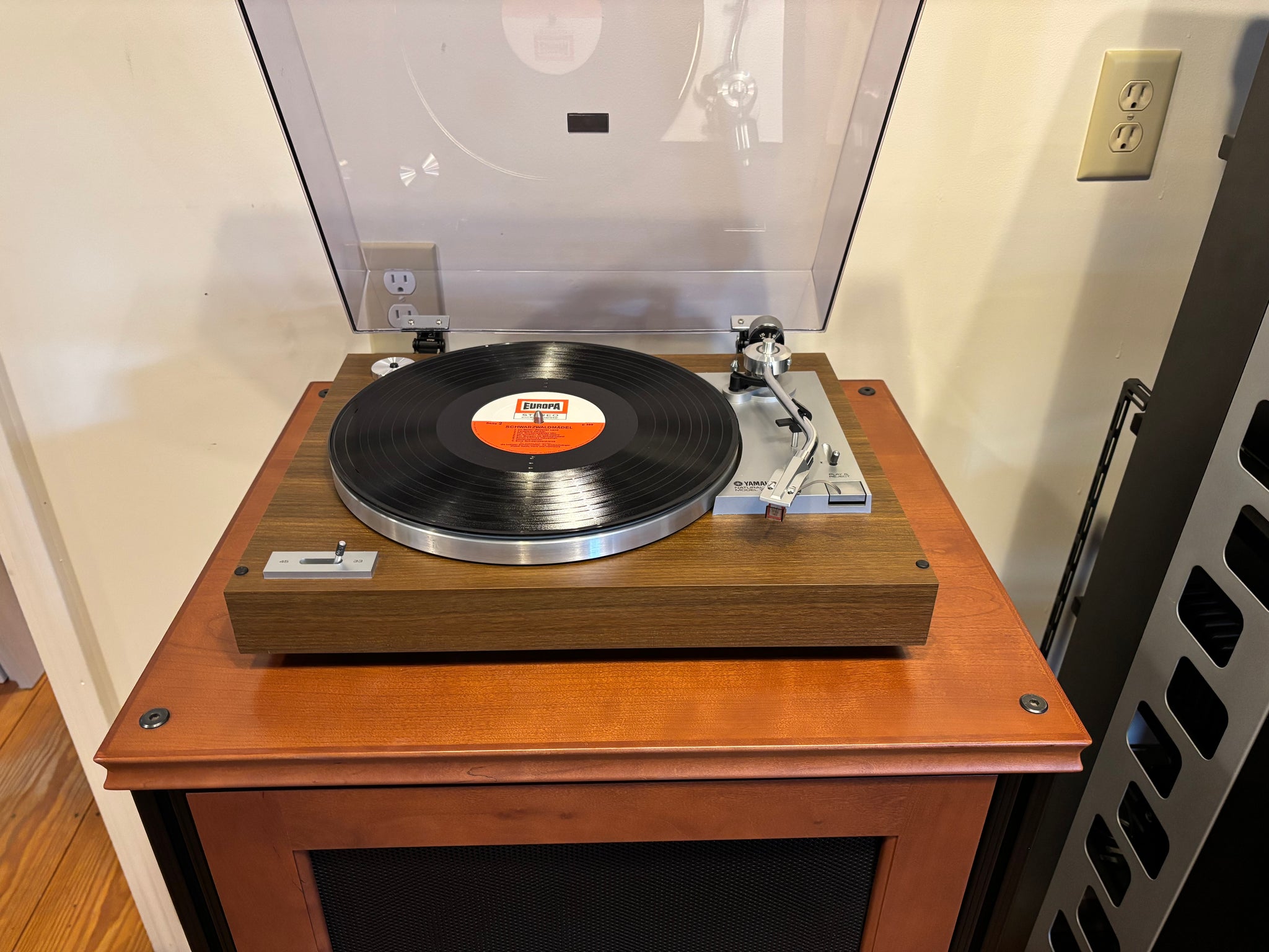 Yamaha, YP-211 Auto Return Belt Drive Turntable – Holt Hill