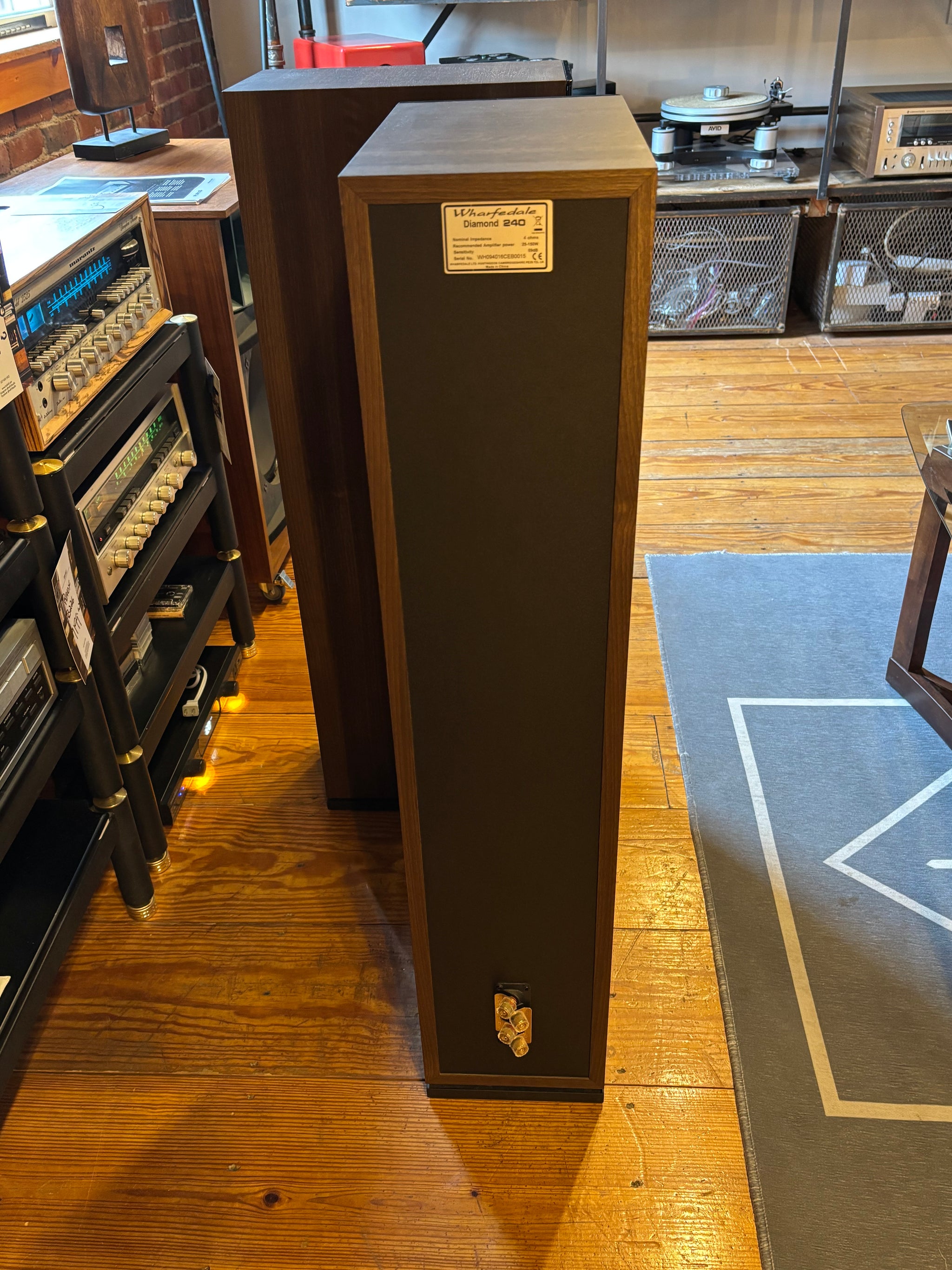 ワーフデール DIAMOND 240 WN 0019_Diamond-240-walnut-