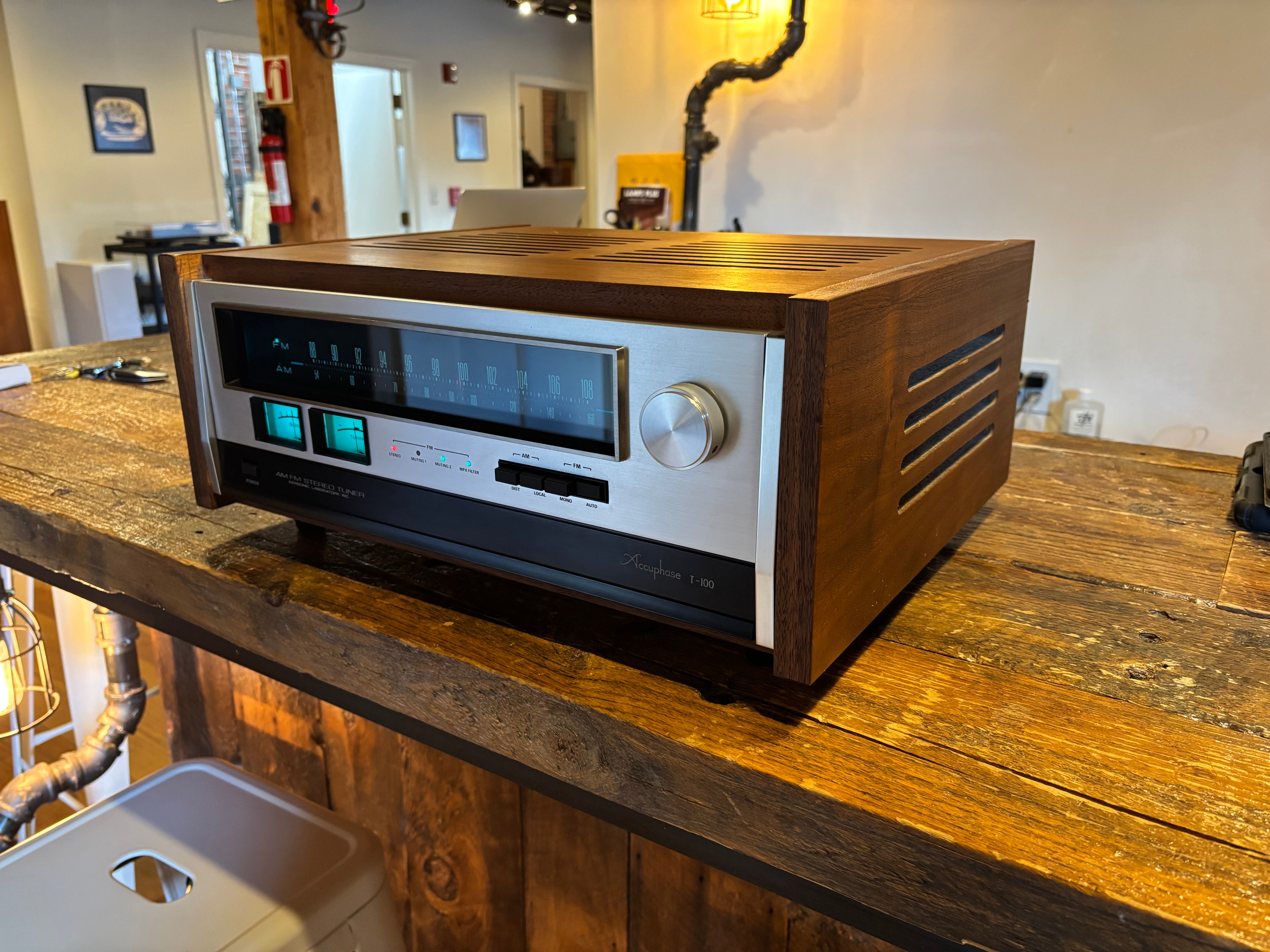 Accuphase T-100, Iconic FM Tuner – Holt Hill Audio