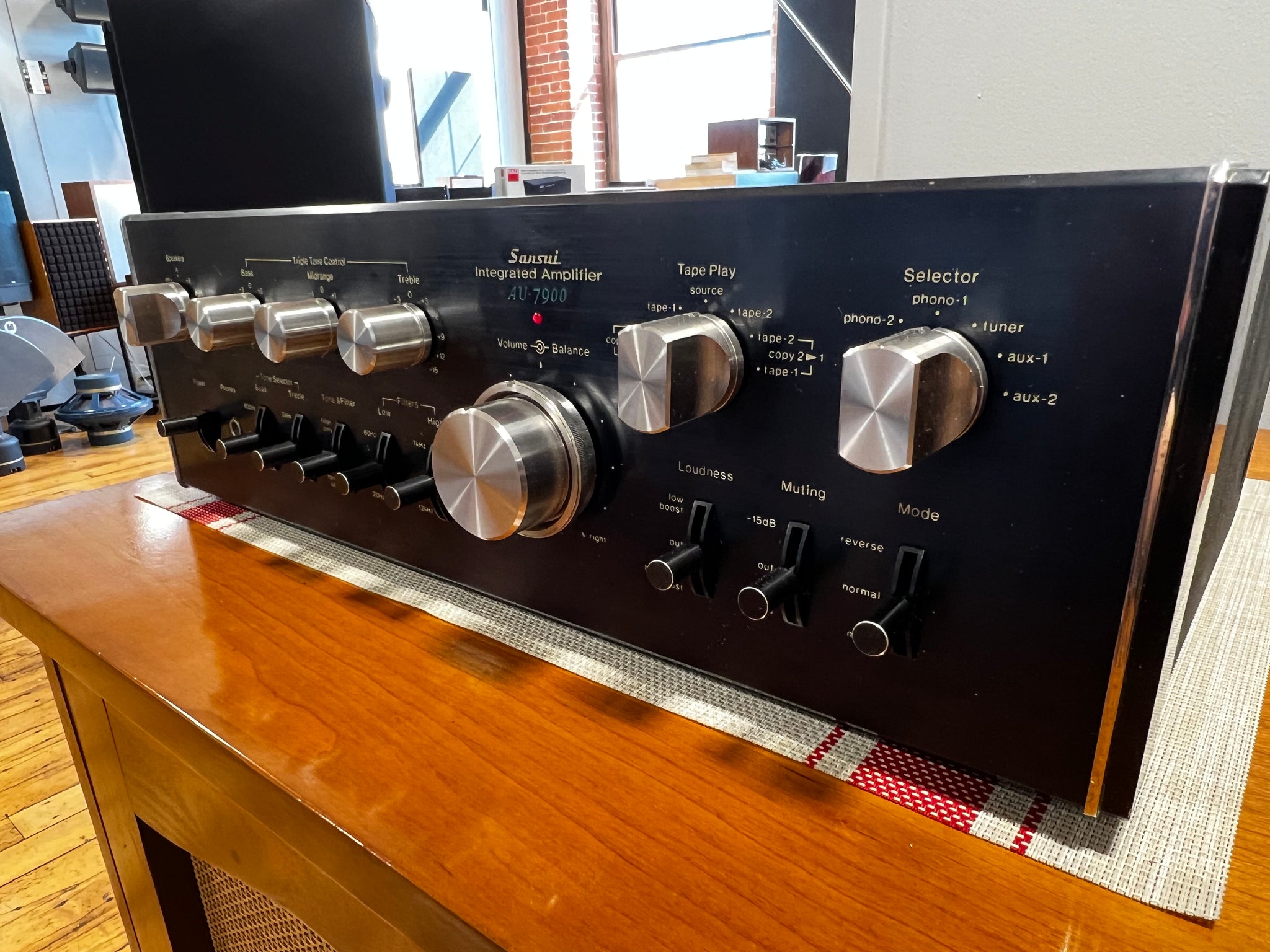 Sansui AU-7900, Understated Looks & Massive Performance – Holt
