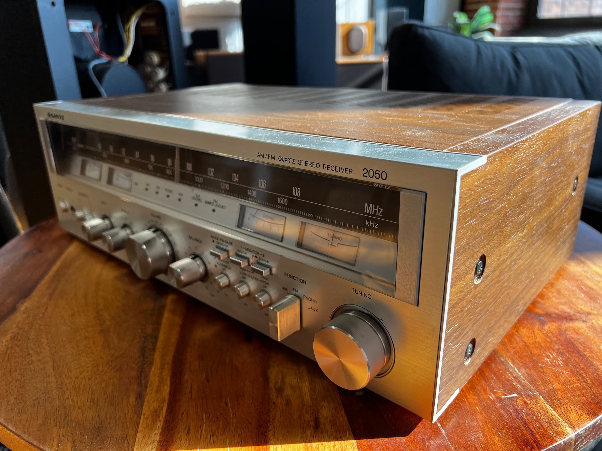 Sanyo 2050 Stereo Receiver, Under-the-Radar Style – Holt Sanyo 2050 Stereo Receiver, Under-the-Radar Style – Holt