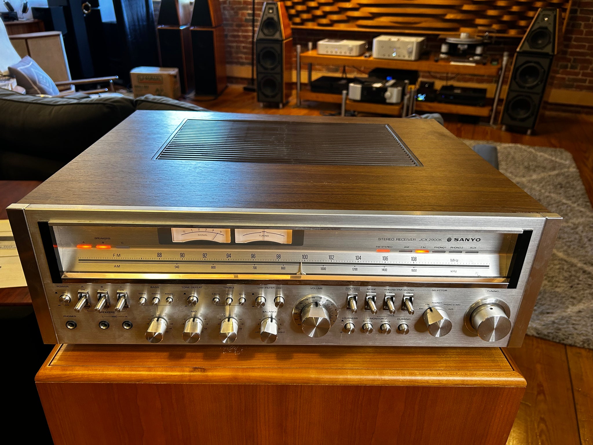 Sanyo JCX-2900K, WaitSANYO made a Monster? Yes, they did