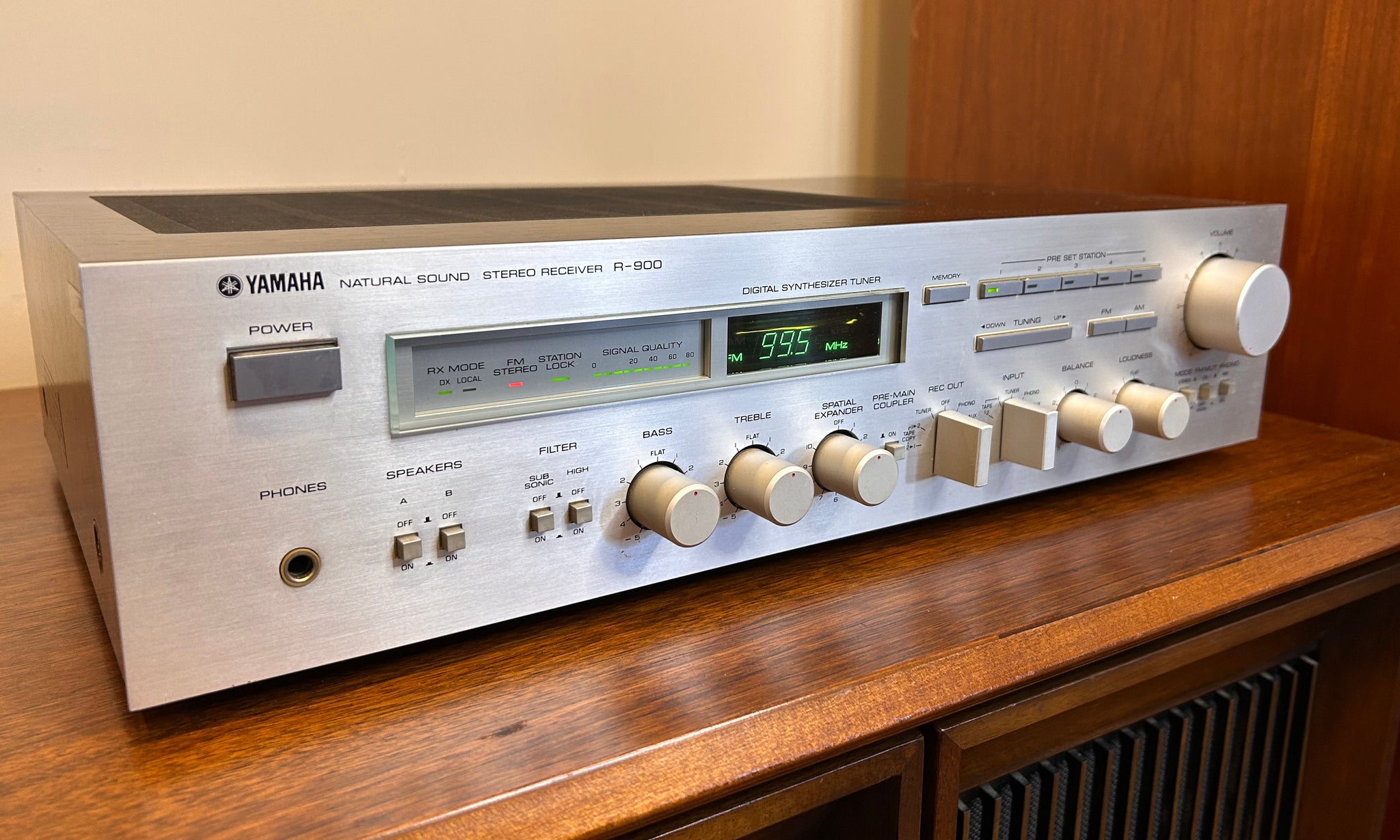 Yamaha R-900 Solid State Receiver, Sleek and Powerful – Holt Hill