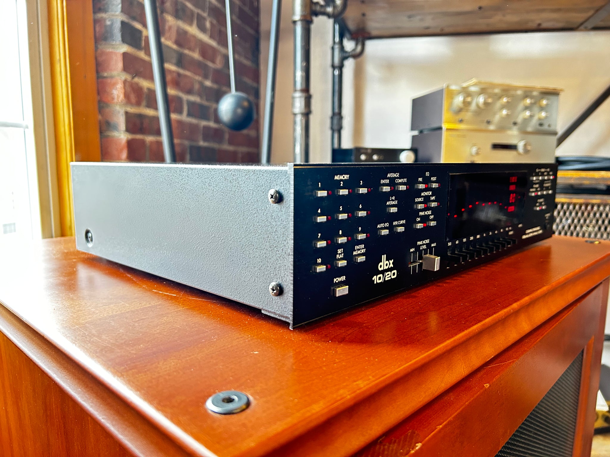 dbx DI1① dbx 10/20 Graphic Equalizer & Room Analyzer, Bouncy LED Cool