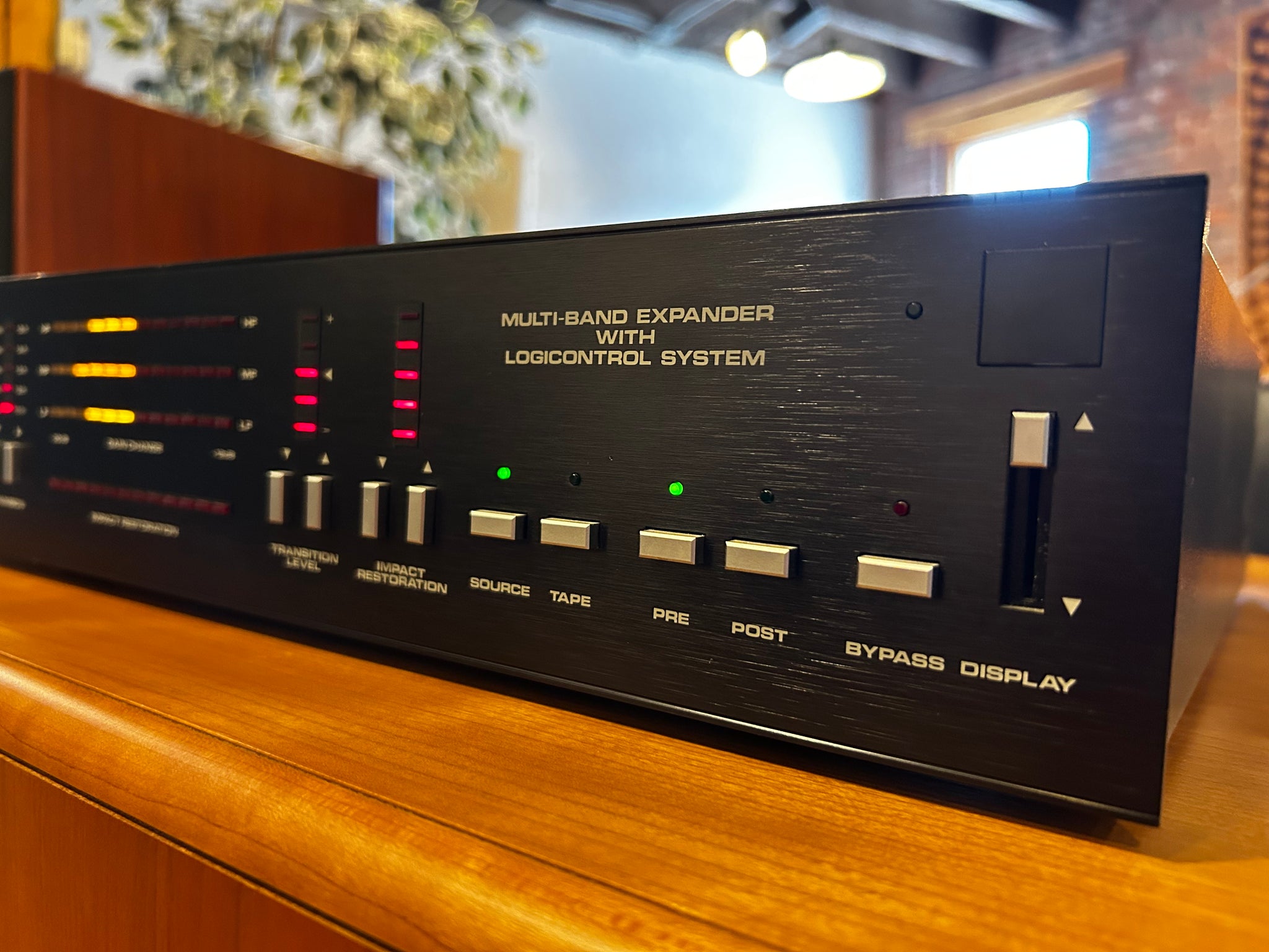 dbx 4BX マルチバンドエキスパンダー dbx 4BX Dynamic-range Expander - YouTube