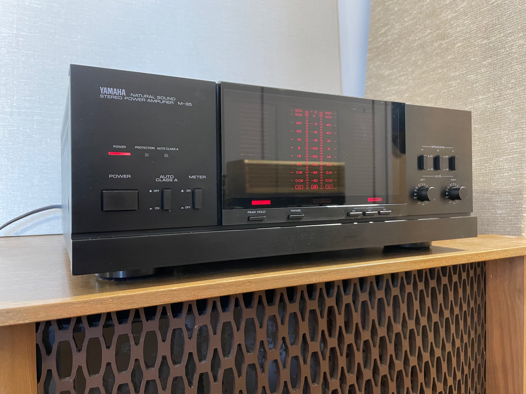 Yamaha M-85 Natural Sound Power Amplifier - Rare Powerhouse – Holt