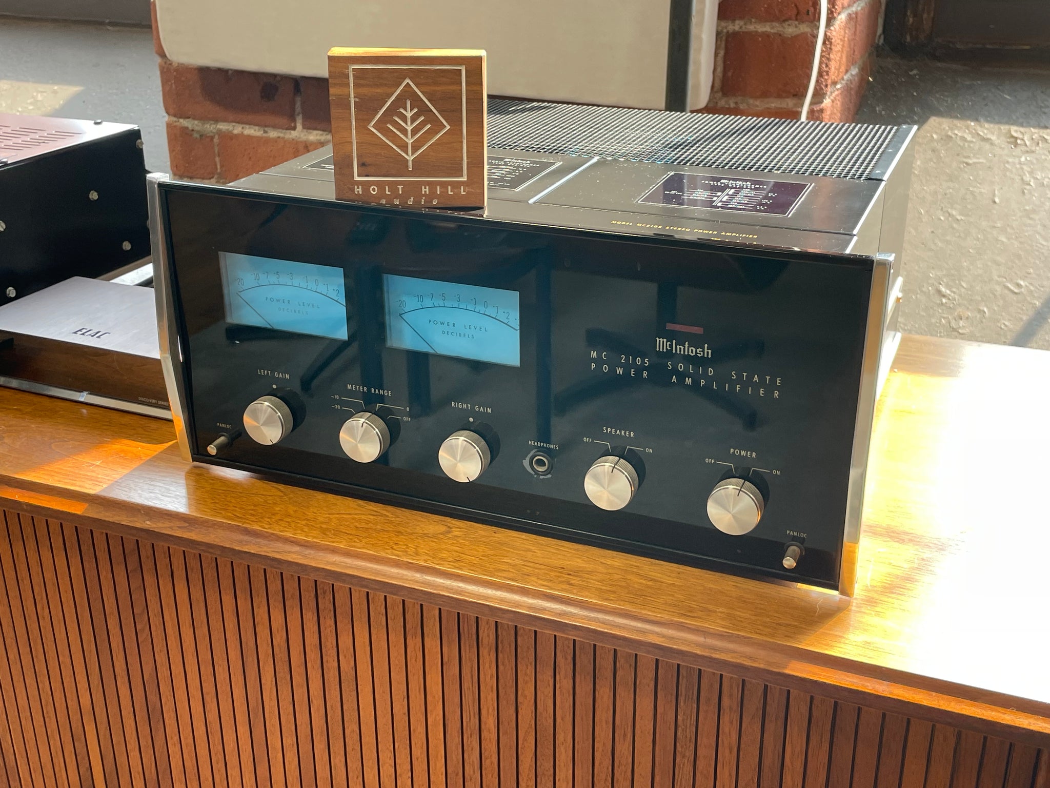 McIntosh MC2105 - Vintage Excellence - SOLD – Holt Hill Audio