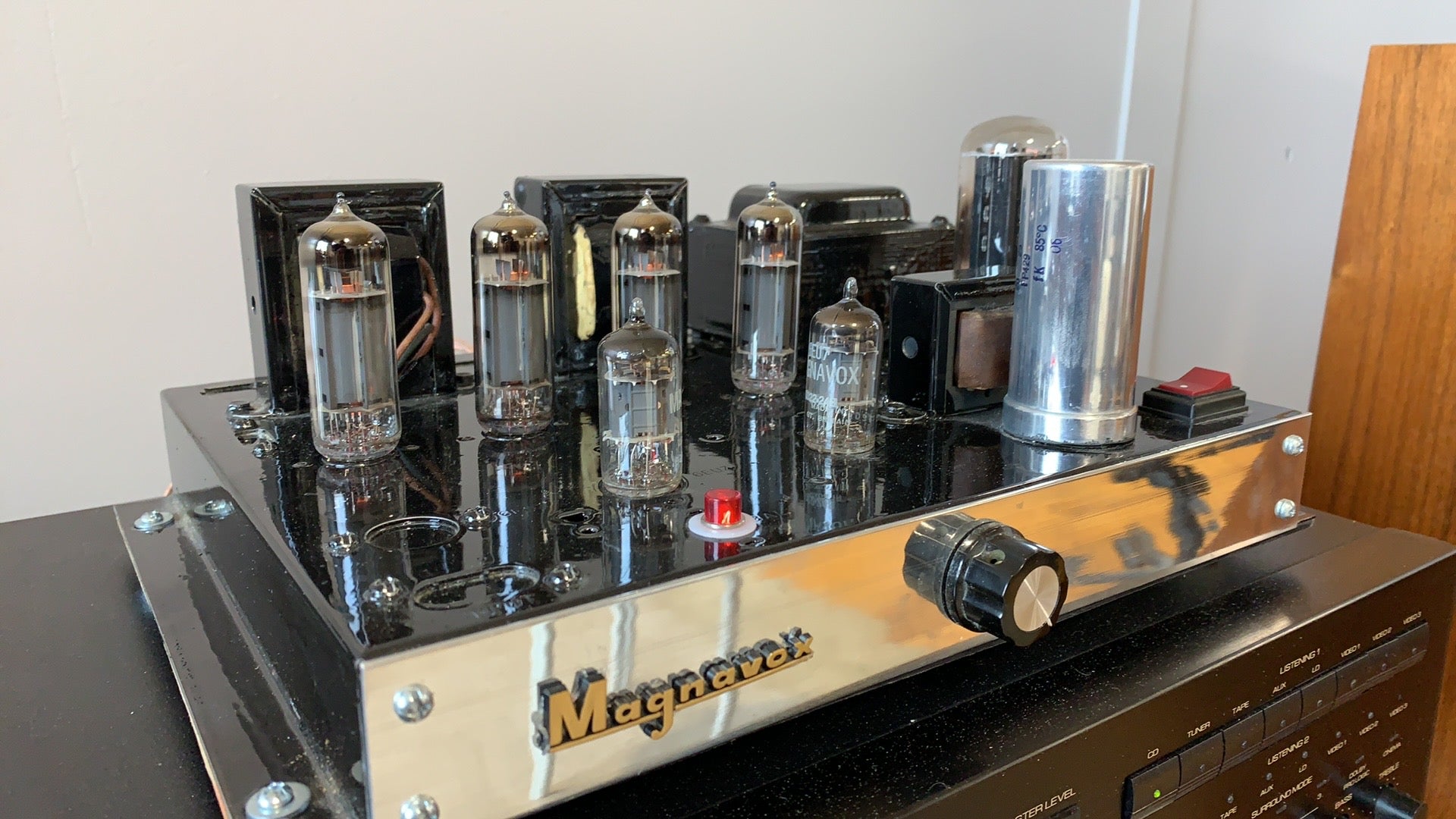 électrophone vintage melovox-AMPLI A LAMPE / TUBE AMP bon état électrophone vintage melovox-AMPLI A LAMPE / TUBE AMP bon état