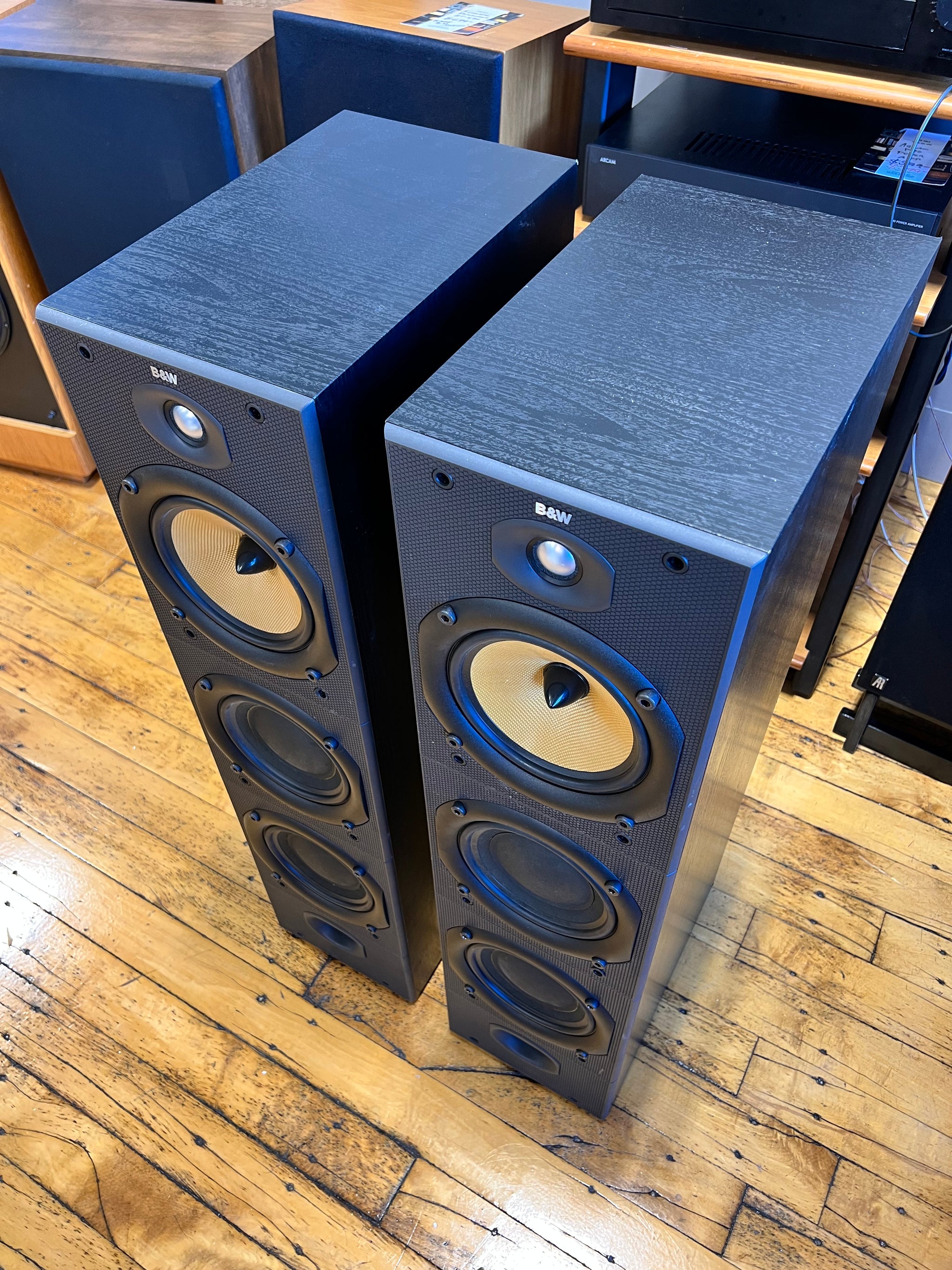 スピーカー・ウーファー Bowers & Wilkins DM 604 S2 (Right) B&W DM 604 S2 Floorstanding Speakers
