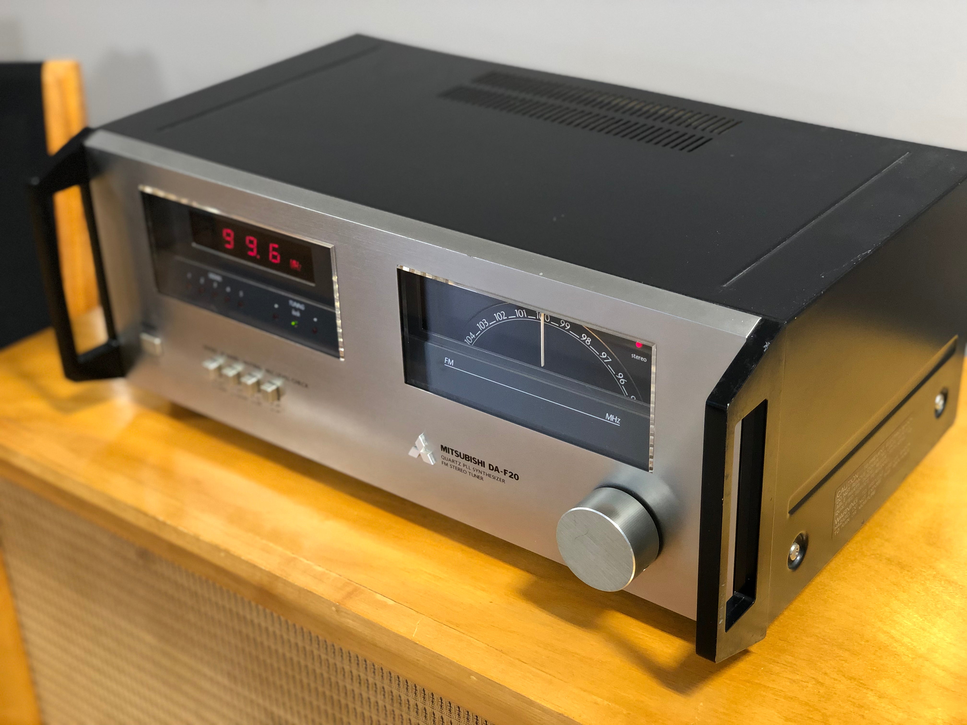 Mitsubishi DA-F20 Stereo Tuner, Works Perfectly, Great Look! - SOLD