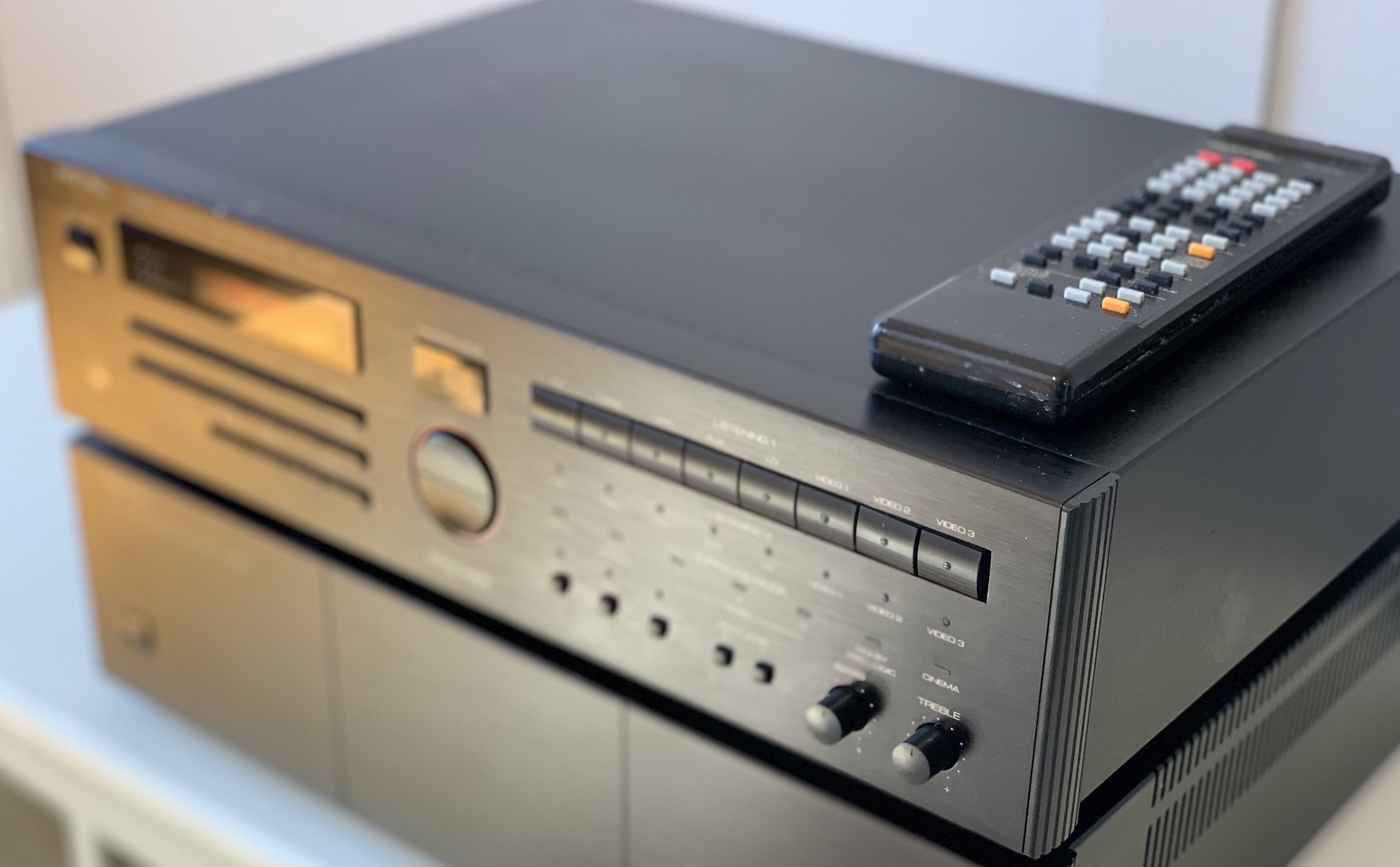 Rotel RTC-970 ProLogic Surround Preamp - SOLD – Holt Hill Audio