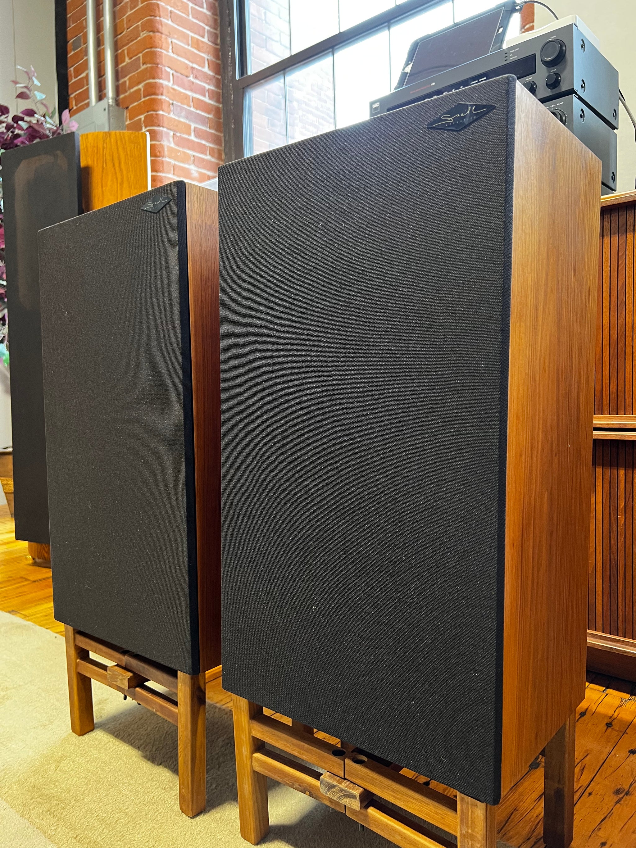 Snell Acoustics Type J-III Speakers, Beautiful Walnut Veneer