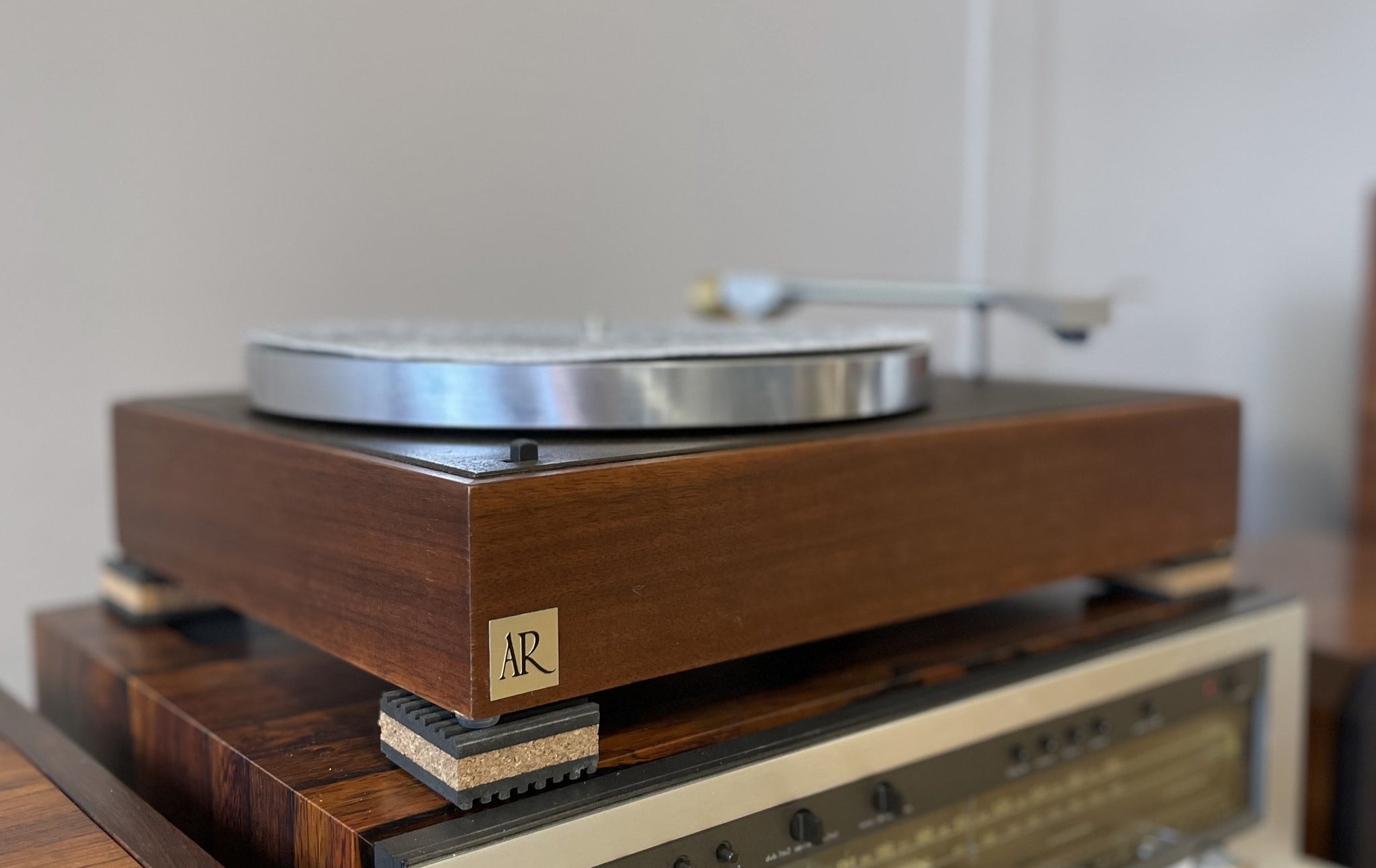 Acoustics popular research turntable