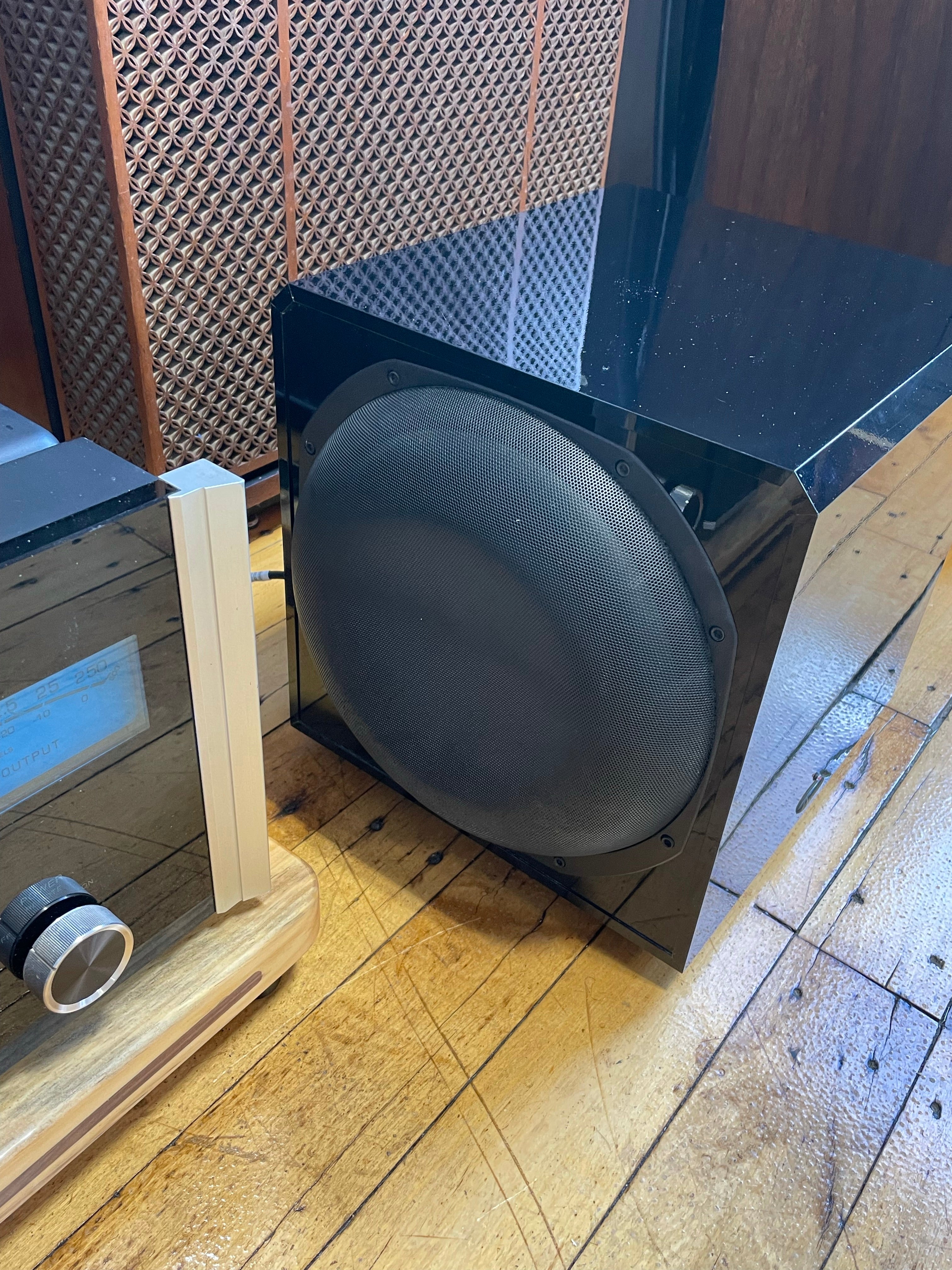 Mirage SubStrata SS-1500 Powered Subwoofer - SOLD