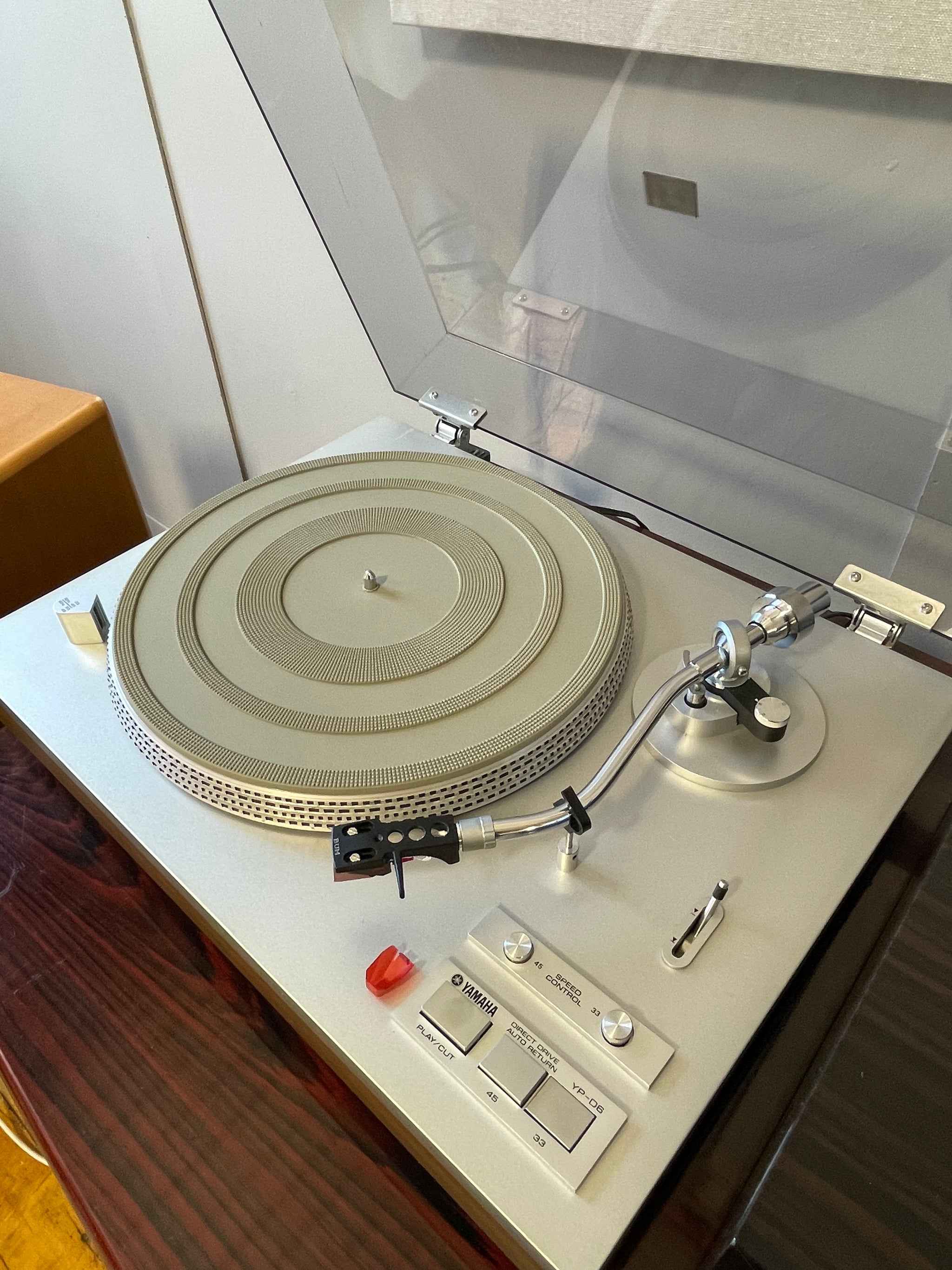 Yamaha YP-D6 Turntable w/Ortofon 