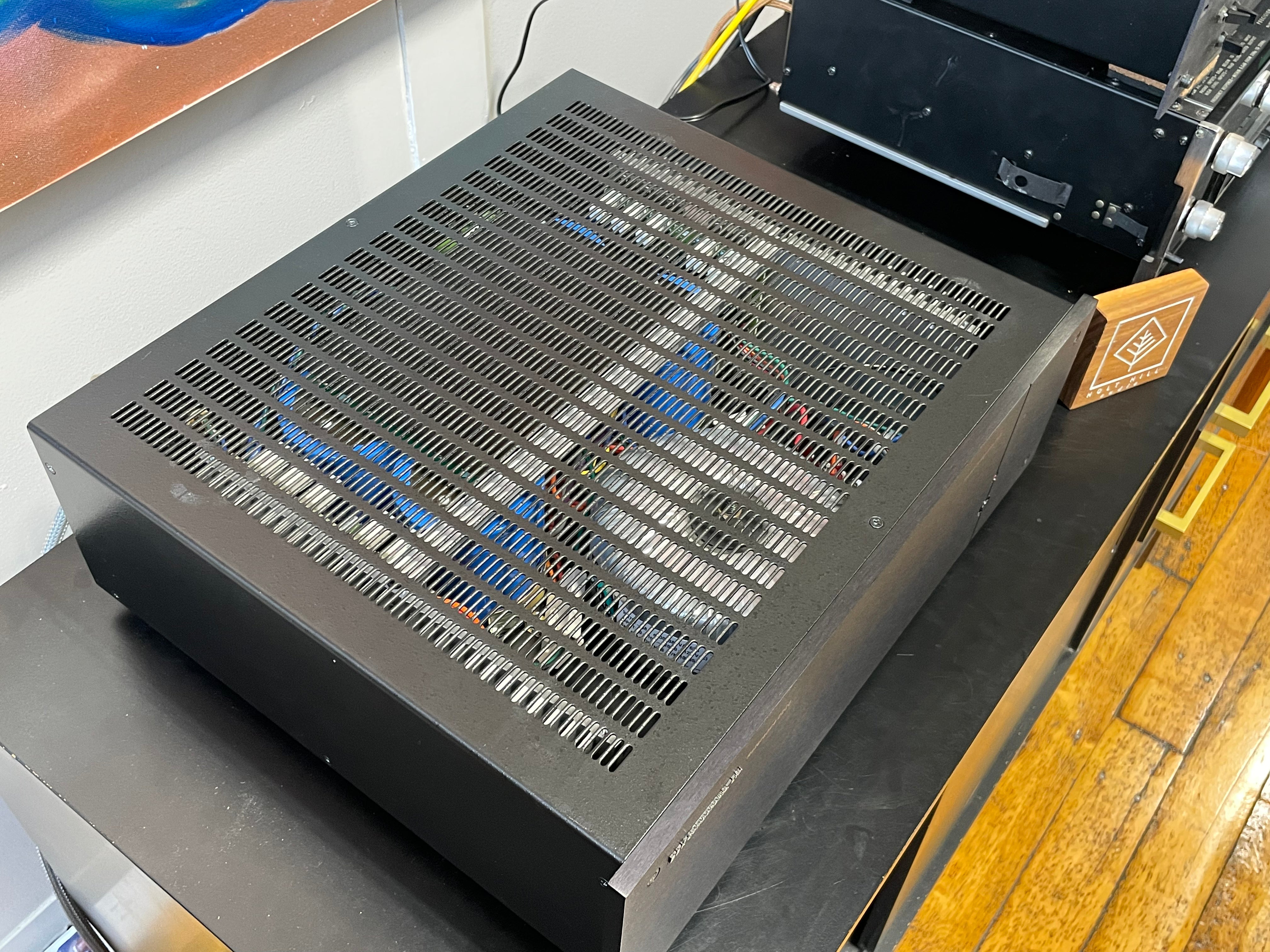 B&K Reference 2220 Power Amplifier - SOLD